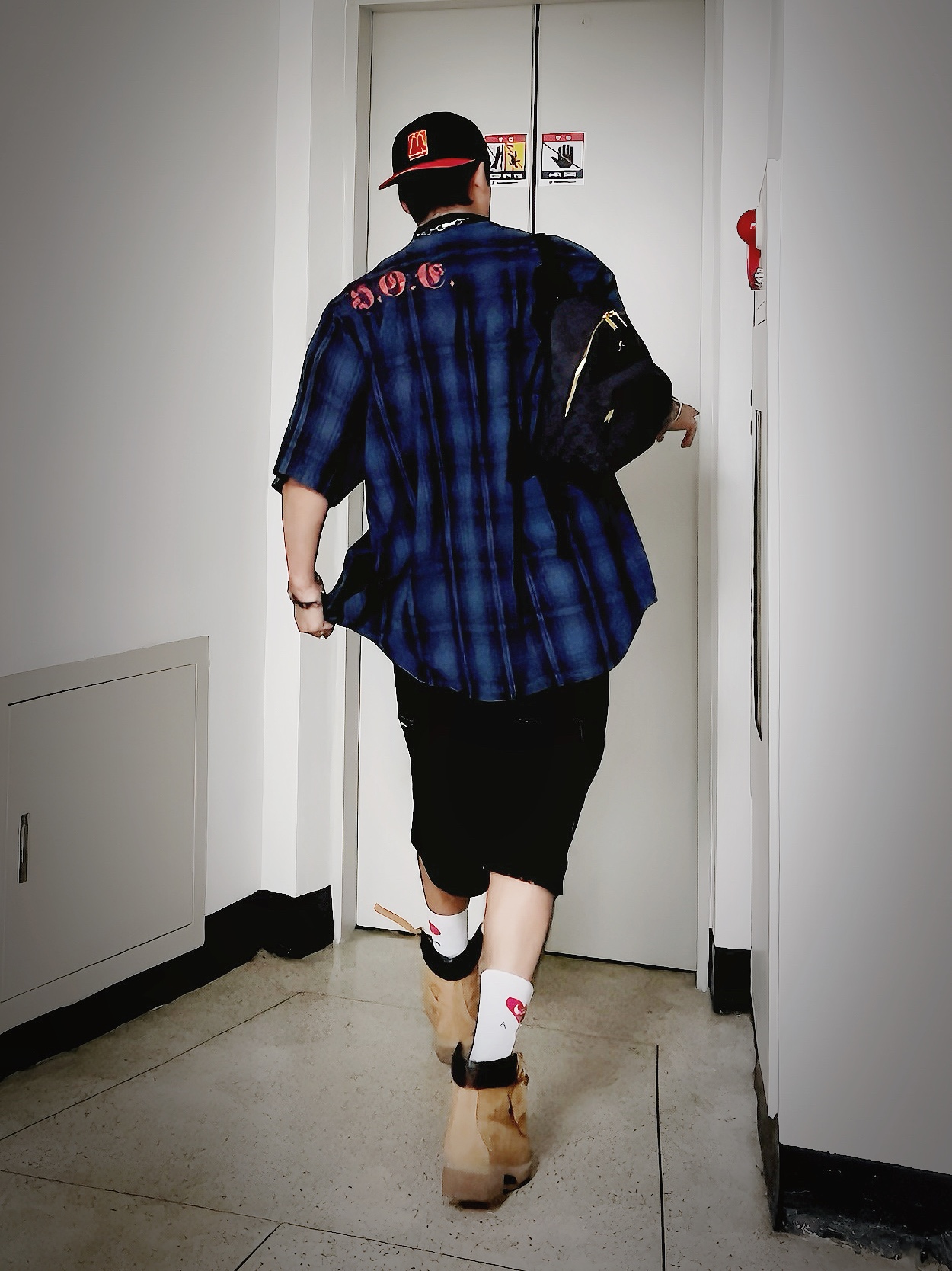 Supreme x MLB Kanji Teams T-Shirt Yankees Red - 22FW, Supreme x Bernadette Corporation S/S Work Shirt Navy Plaid - 23SS 착용 스타일 - 3