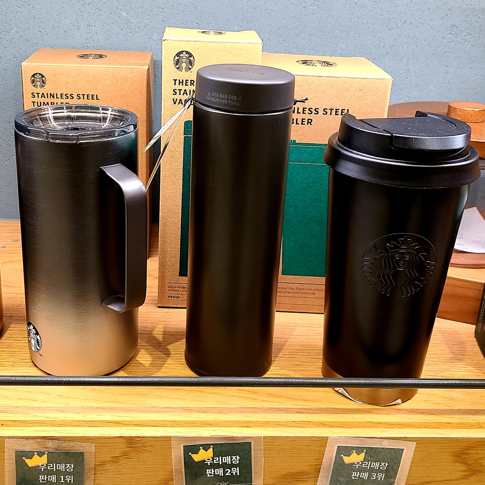 New Balance 327 White Black, Stanley x Starbucks SS Thermos Black Gold 500ml 착용 스타일 - 4