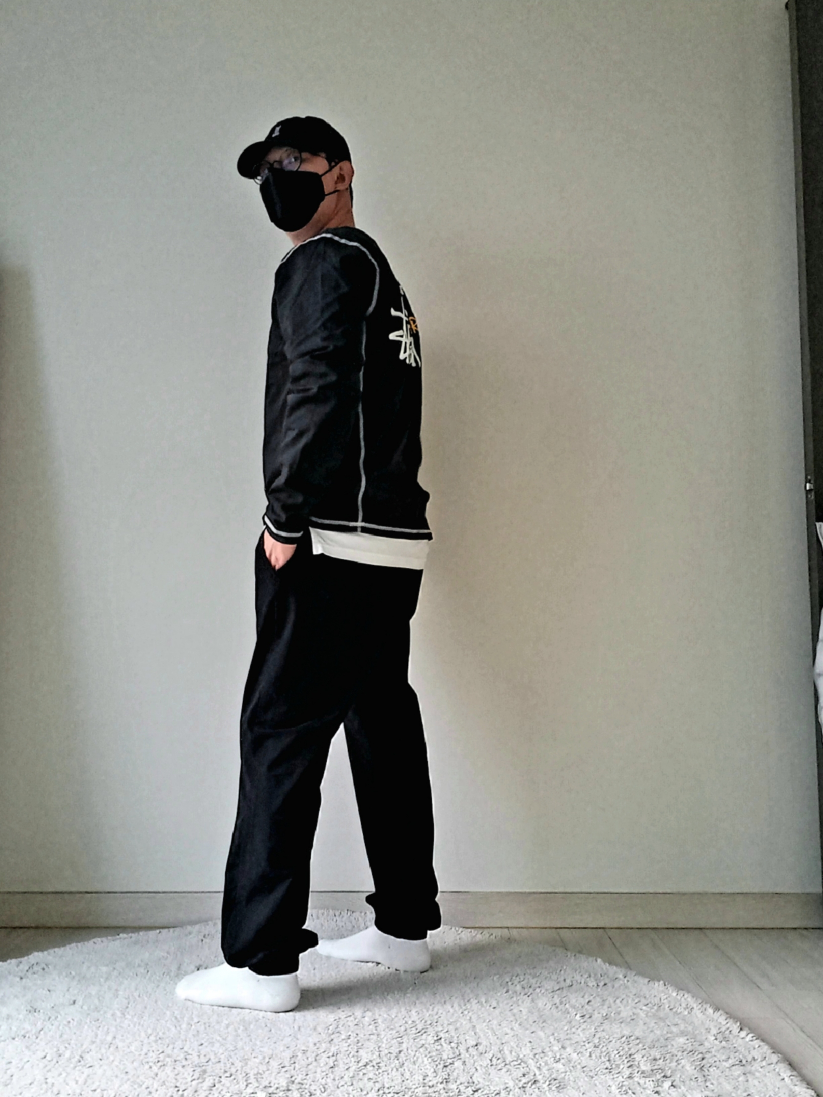 Stussy x Mountain Hardwear LS T-Shirt Stealth Grey 착용 스타일 - 3