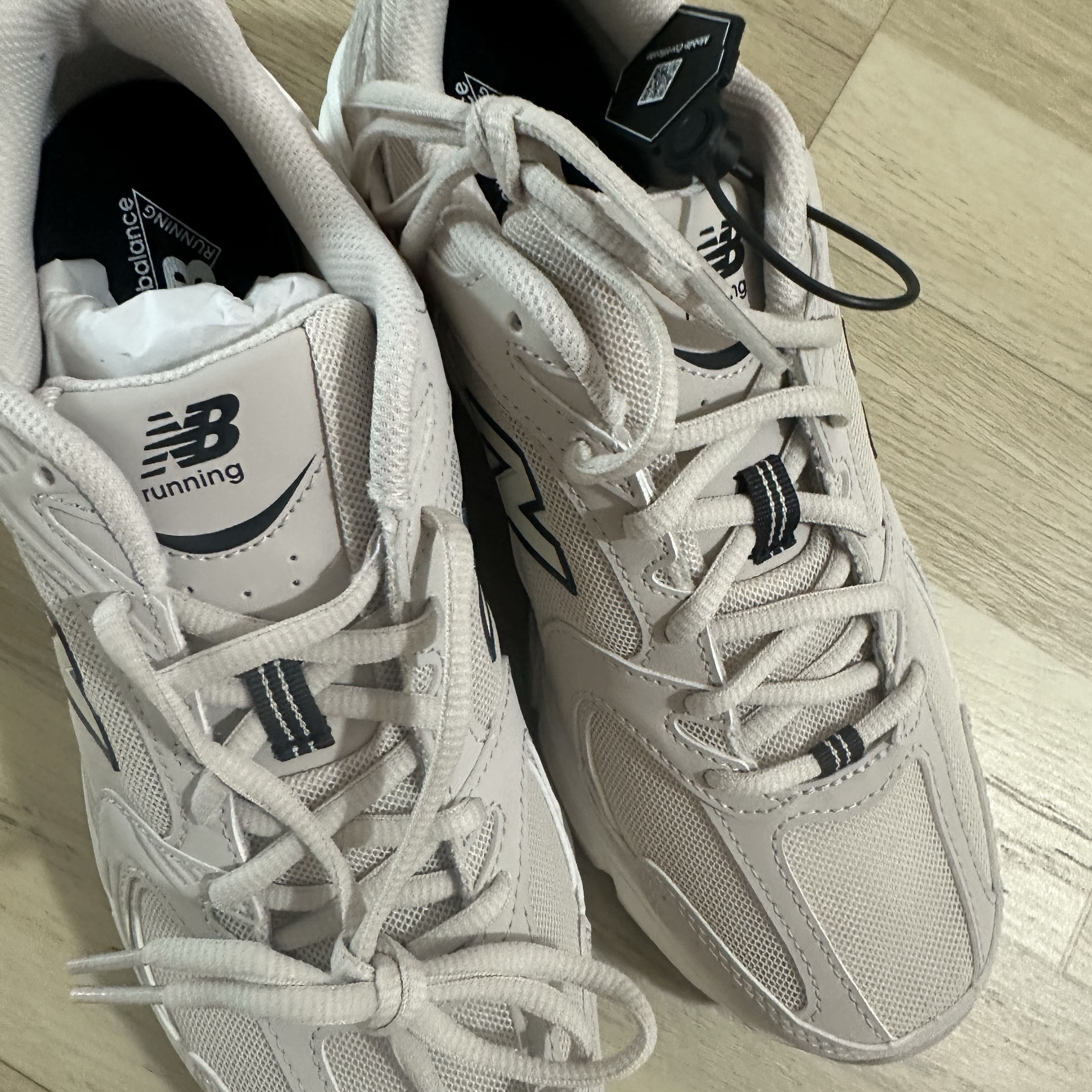 New Balance 530 Ivory 착용 스타일
