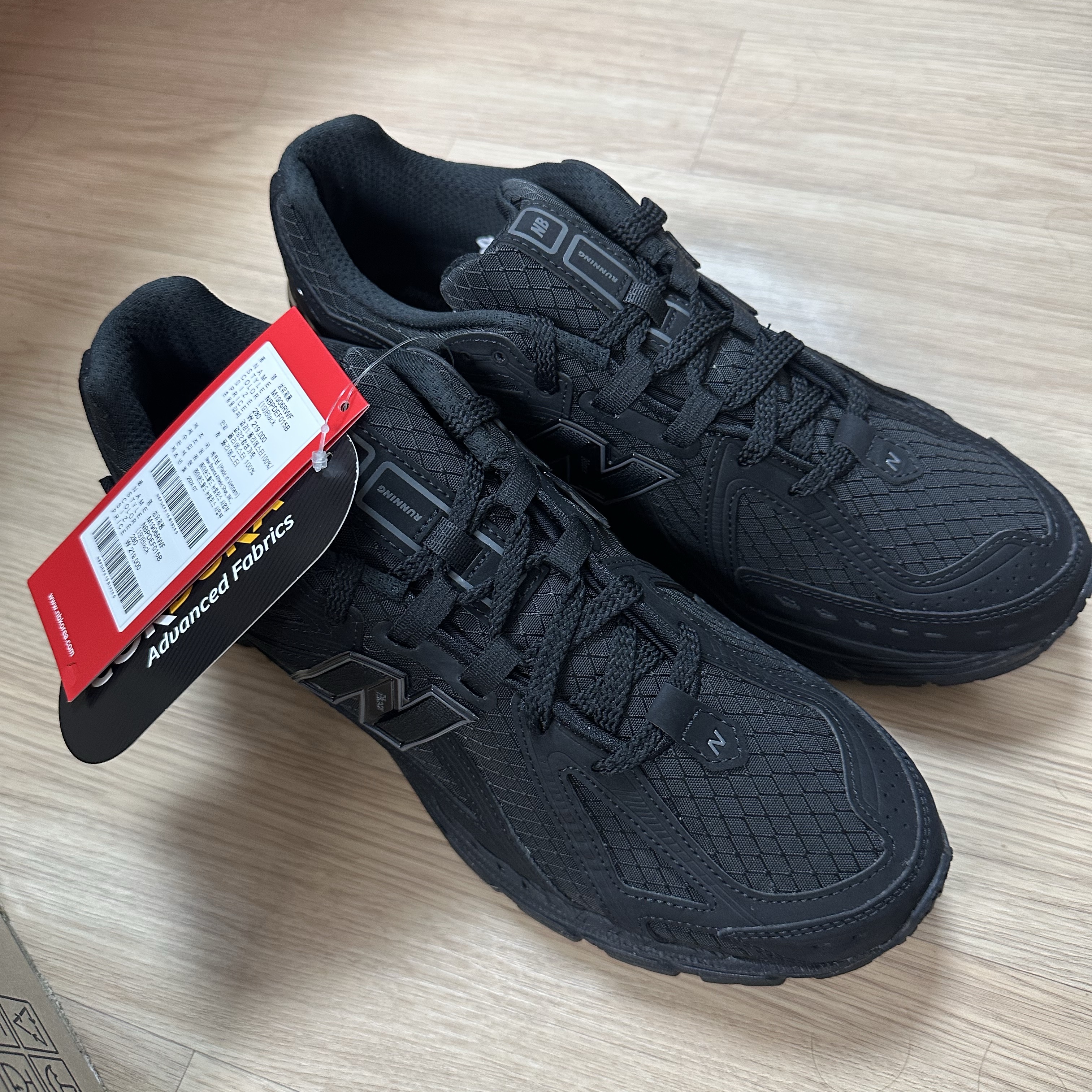 New Balance 1906R Black Magnet 착용 스타일 - 1