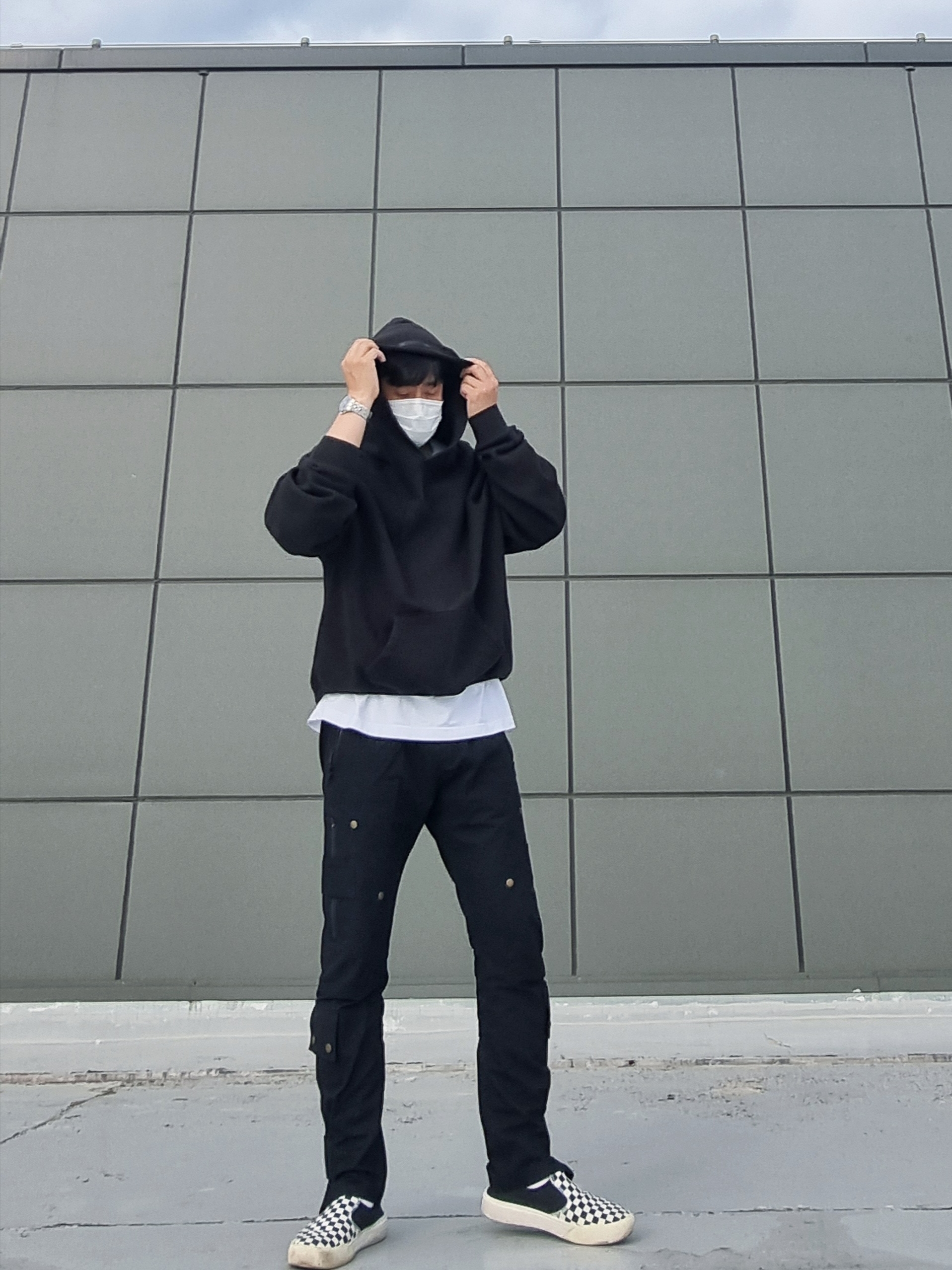 Essentials Pull-Over Hoodie Black - 21SS, Vans Checkerboard Comfycush One Black 착용 스타일 - 2