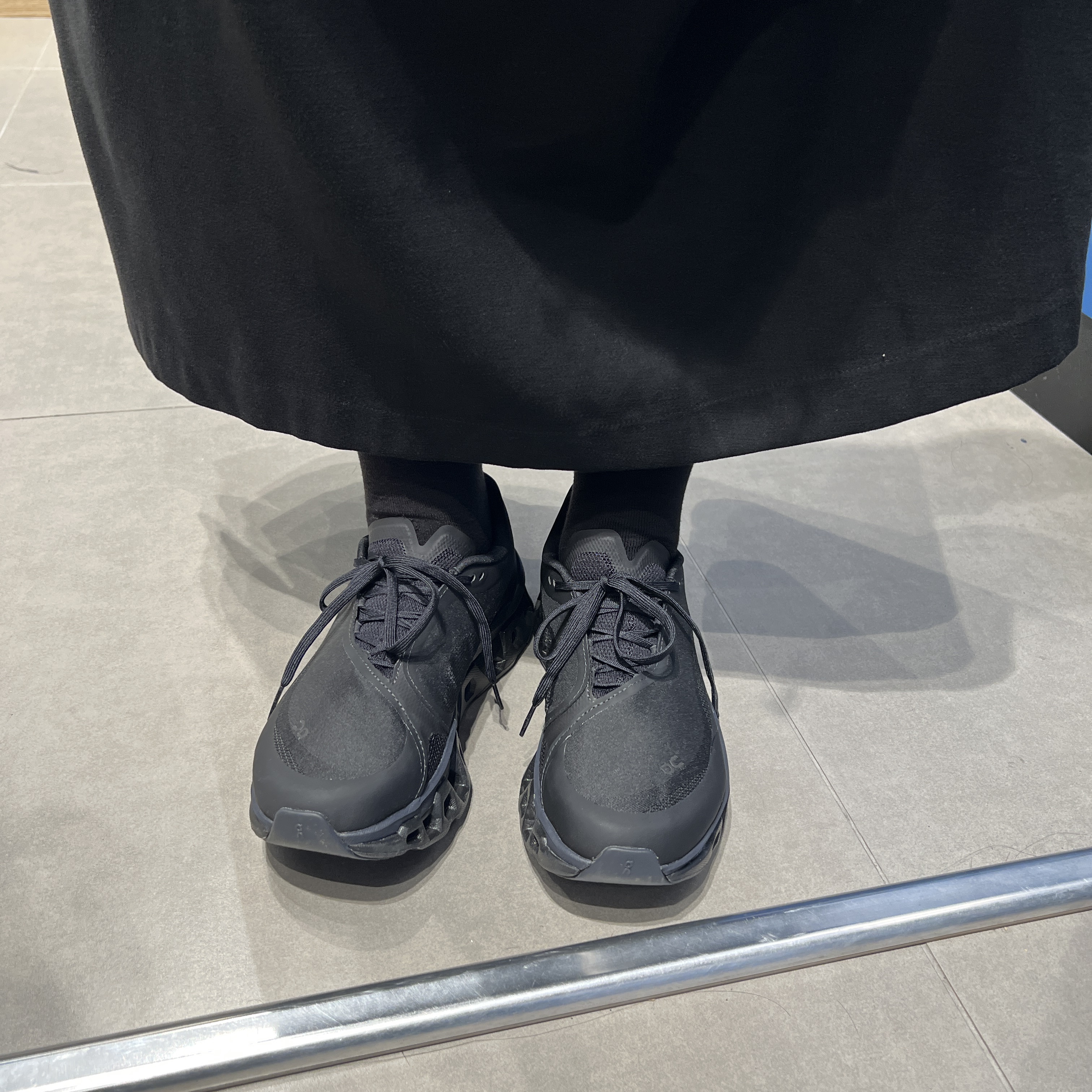 (W) On Running x Post Archive Faction (Paf) Cloudmonster 2 Black Magnet 착용 스타일