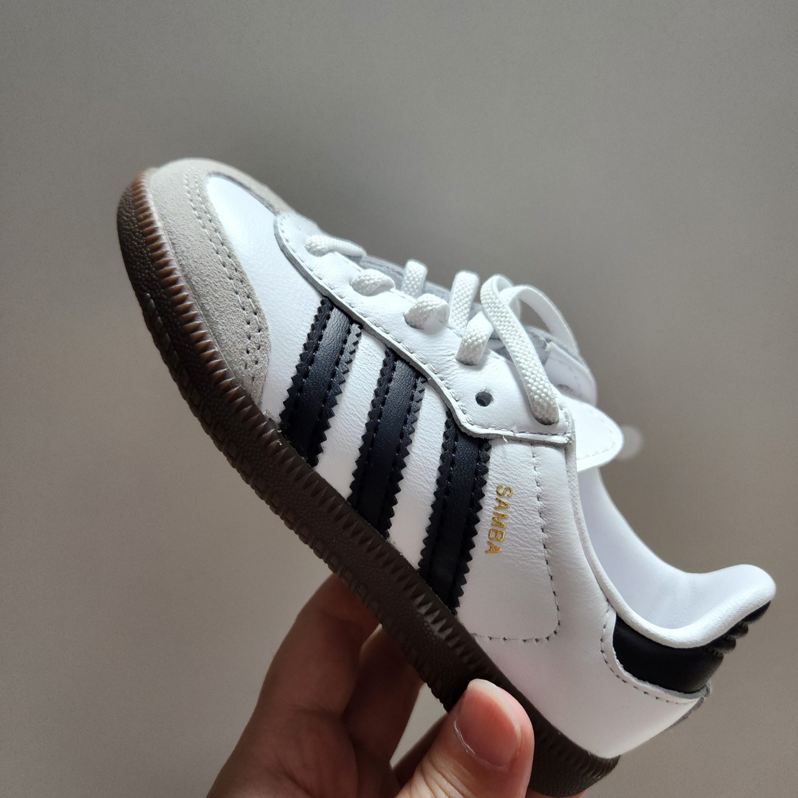 (Infant) Adidas Samba OG Cloud White Core Black 착용 스타일