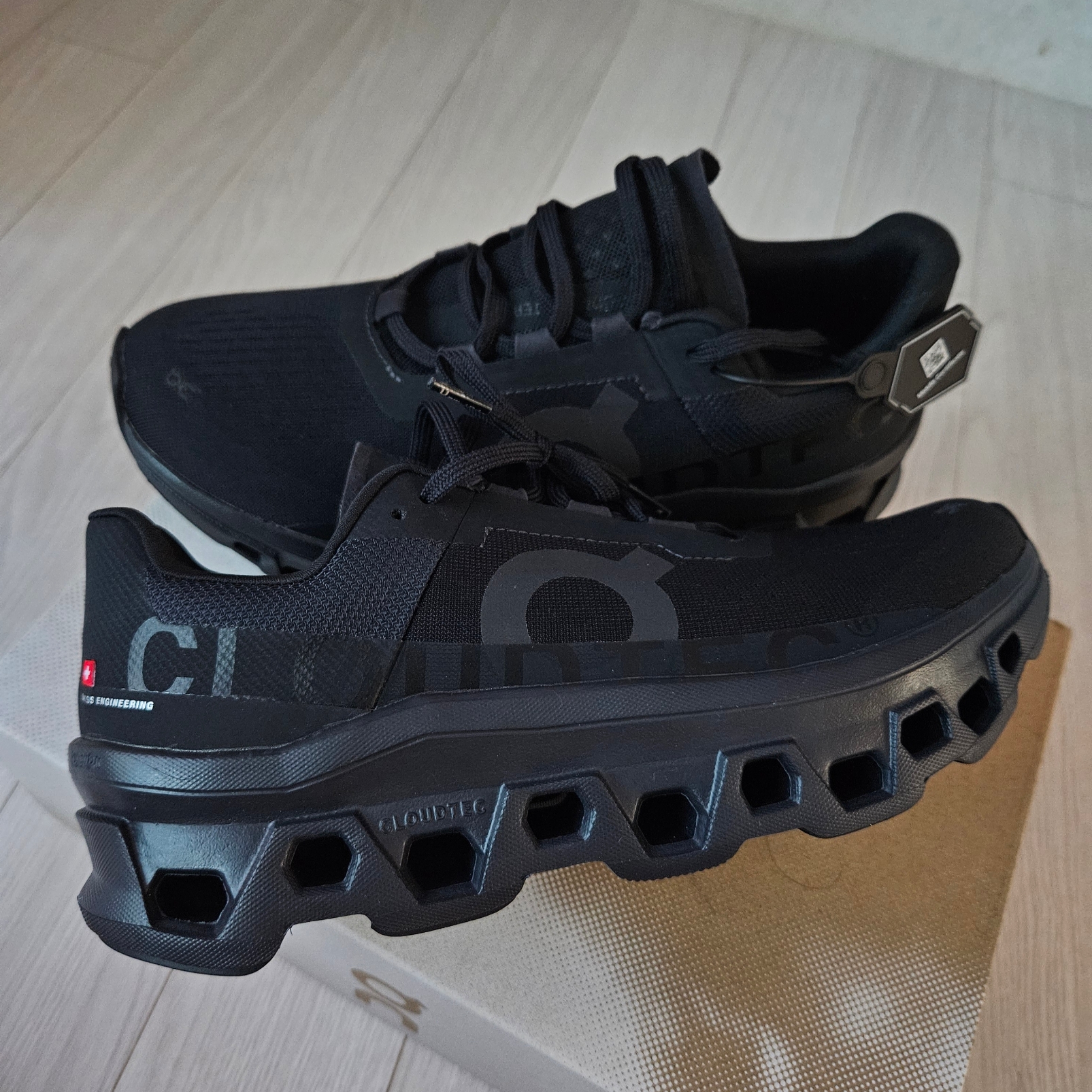 On Running Cloudmonster All Black 착용 스타일