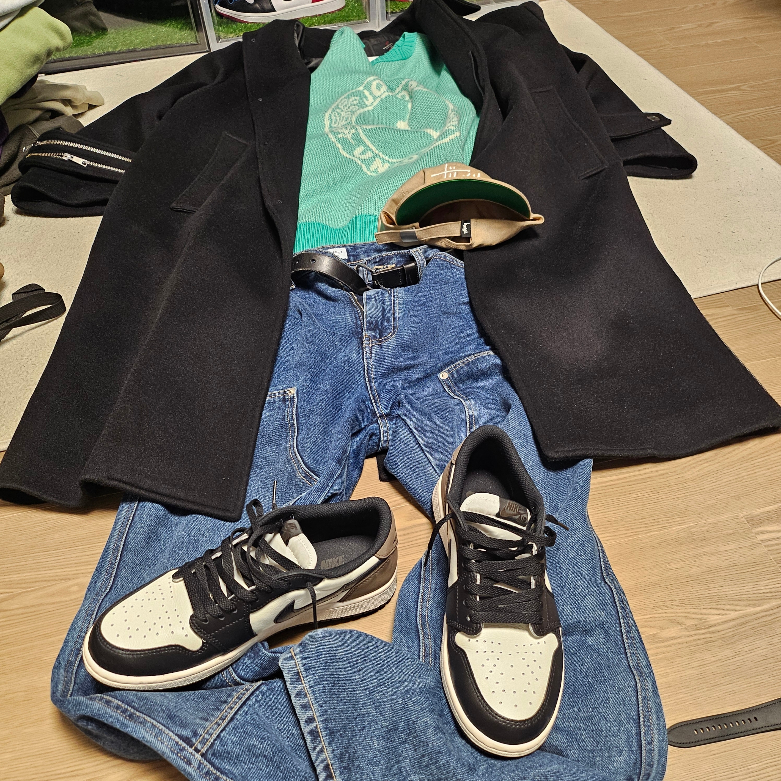 Stussy Basic Strapback Cap Khaki, Jordan x Union Sweater Kinetic Green - Asia 착용 스타일 - 2