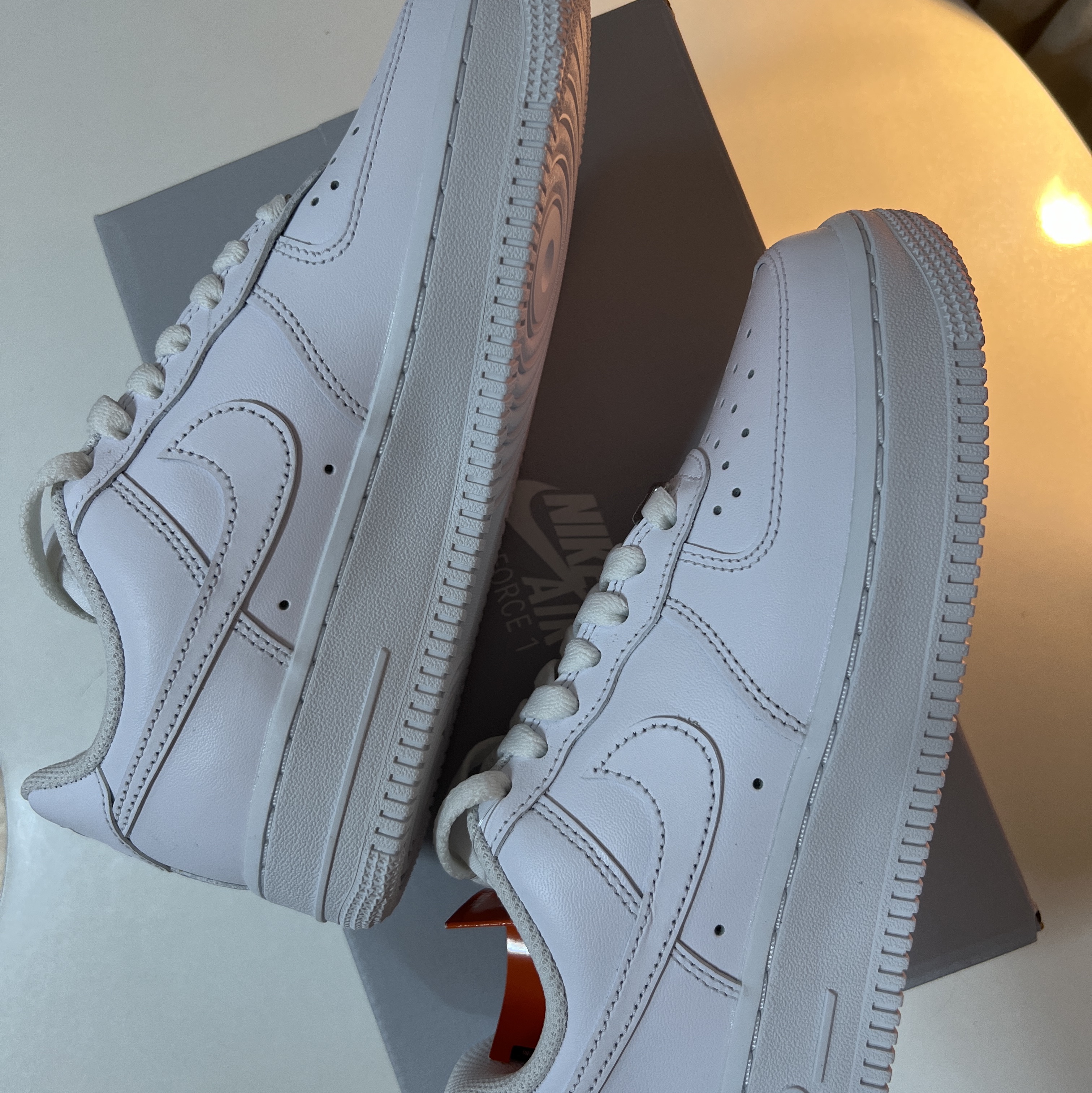 (W) Nike Air Force 1 '07 Low White 착용 스타일 - 2