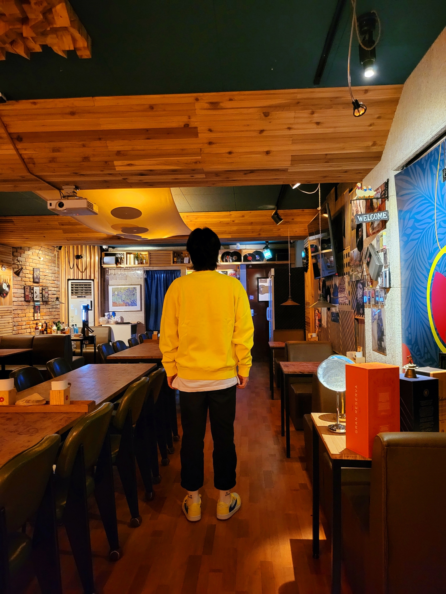 Nike x Nigo Fleece Crewneck Sweatshirt Speed Yellow (FV5941-735), (W) Jordan 1 x Travis Scott Retro Low OG SP Canary 착용 스타일 - 2