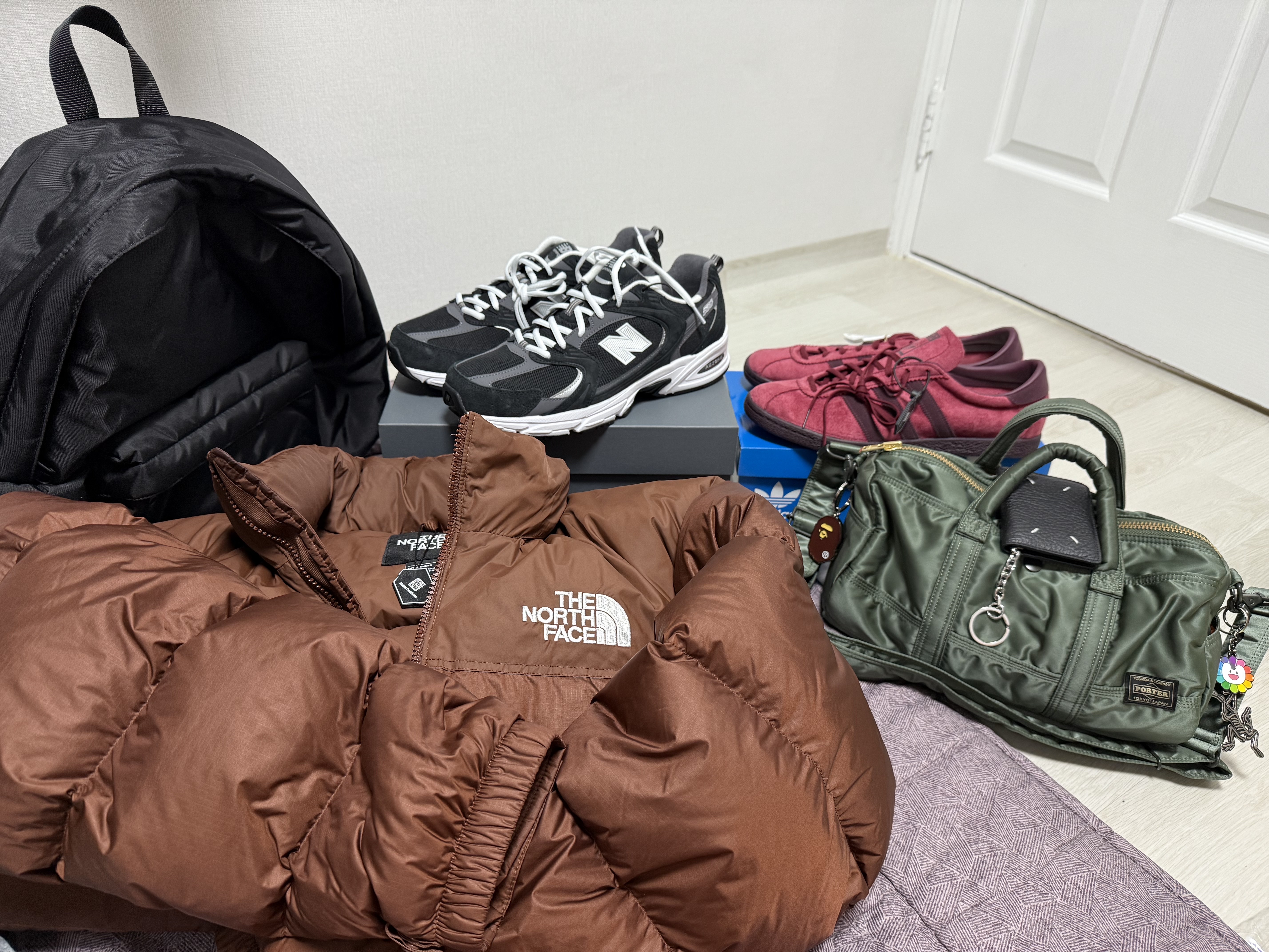 Porter All New Tanker Roll Bag Sage Green, The North Face 1996 Retro Nuptse Jacket Dark Oak 착용 스타일