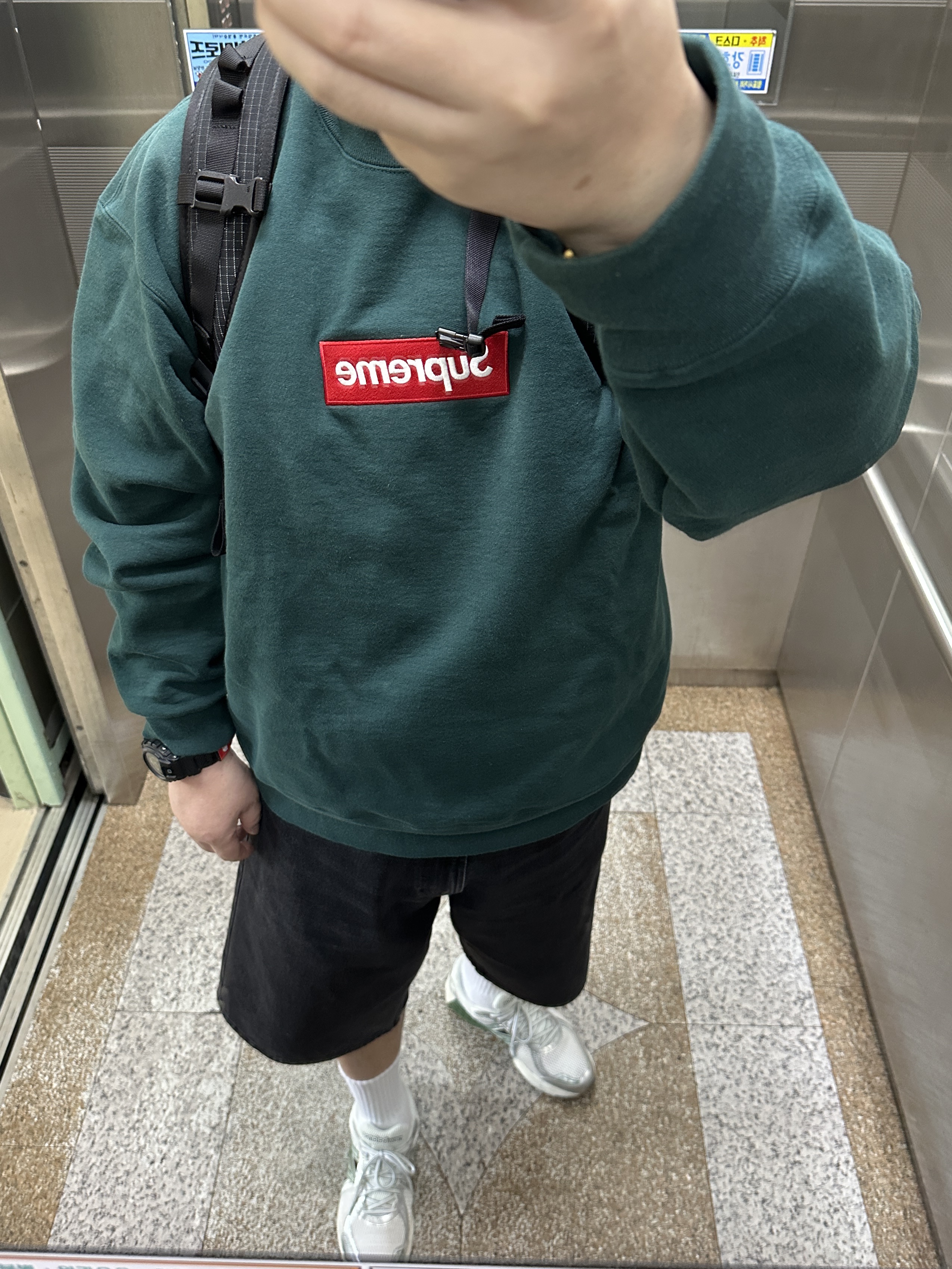 Supreme Box Logo Crewneck Dark Pine - 22FW, Casio G-Shock x Supreme x The North Face DW-6900 Black 착용 스타일
