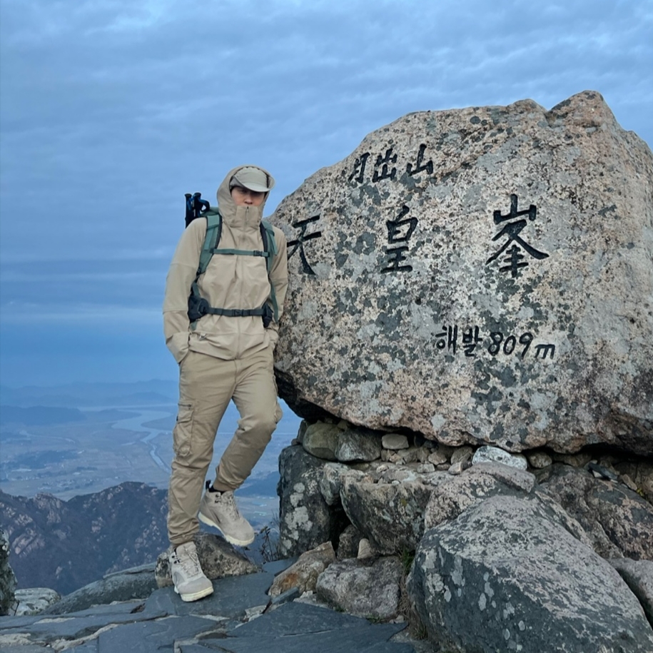 Nike ACG Sun Farer Jacket Khaki Summit White - Asia, Nike ACG Torre Mid Waterproof Khaki Burnt Sienna 착용 스타일 - 1