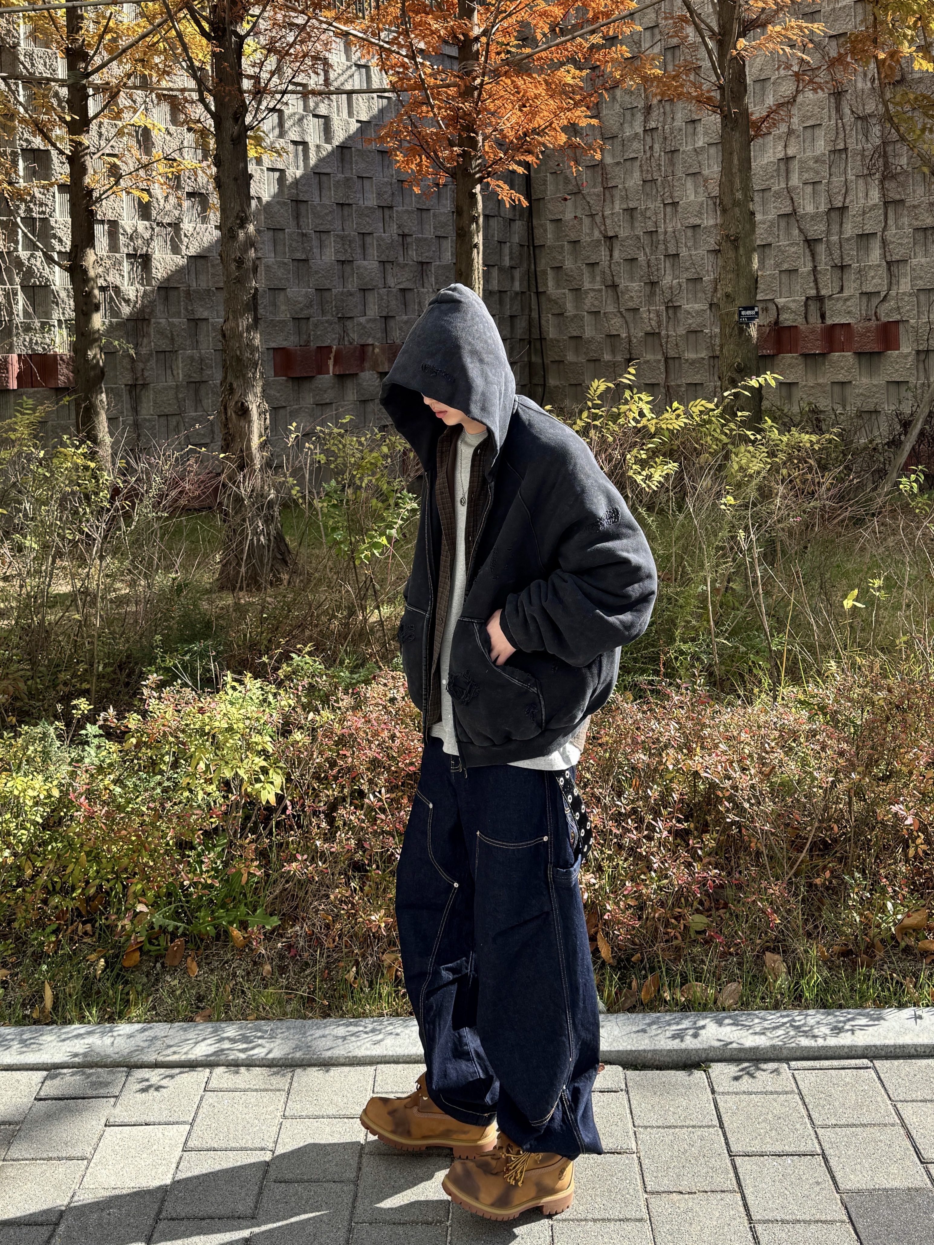 Timberland x Surgery 6 inch Boot Yellow - Wide, Nonnod x Shinsegae Distressed Zip-Up Hoodie Washed Black 착용 스타일 - 2