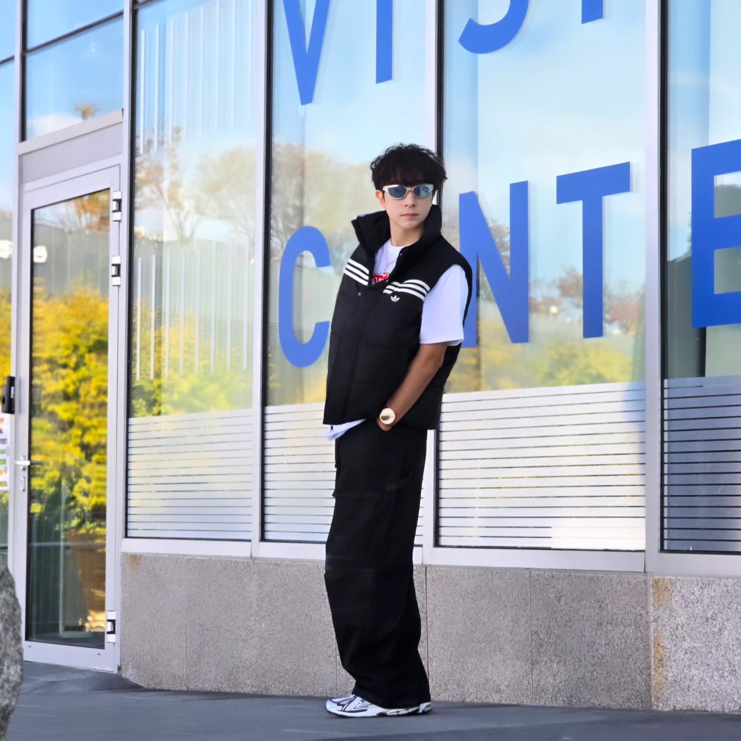 Adidas Originals 70s Padded Gilet Black - KR Sizing, Supreme x Ducati Bike T-Shirt White - 24SS 착용 스타일 - 3