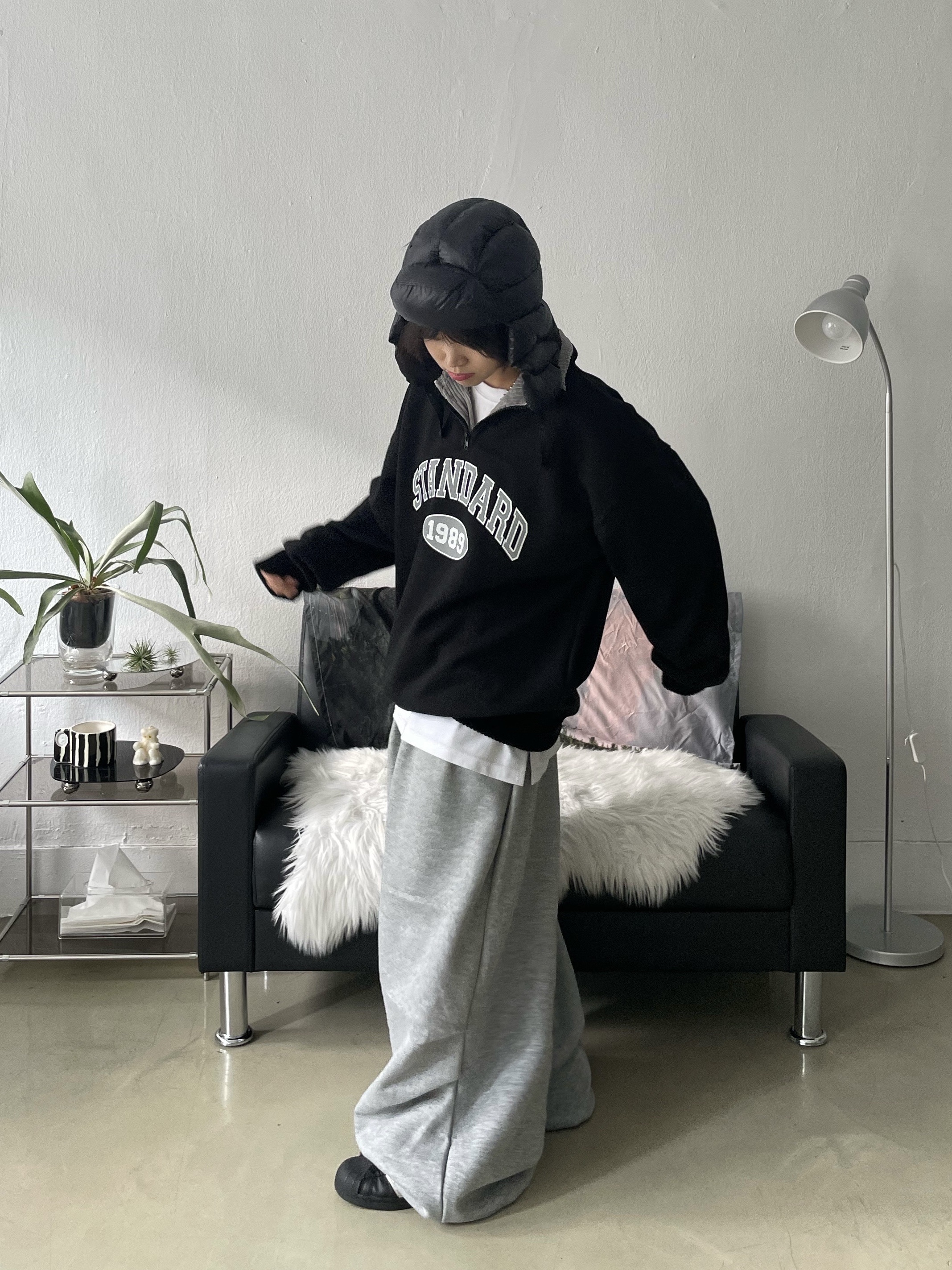 Adidas Superstar Core Black White 착용 스타일 - 5