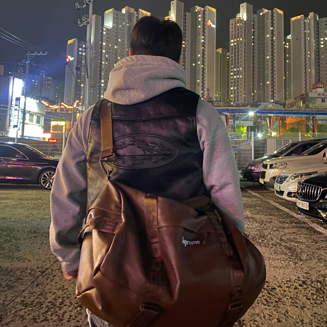 Supreme Leather Duffle Bag Brown - 24FW, Corteiz Skydive Leather Vest Black 착용 스타일