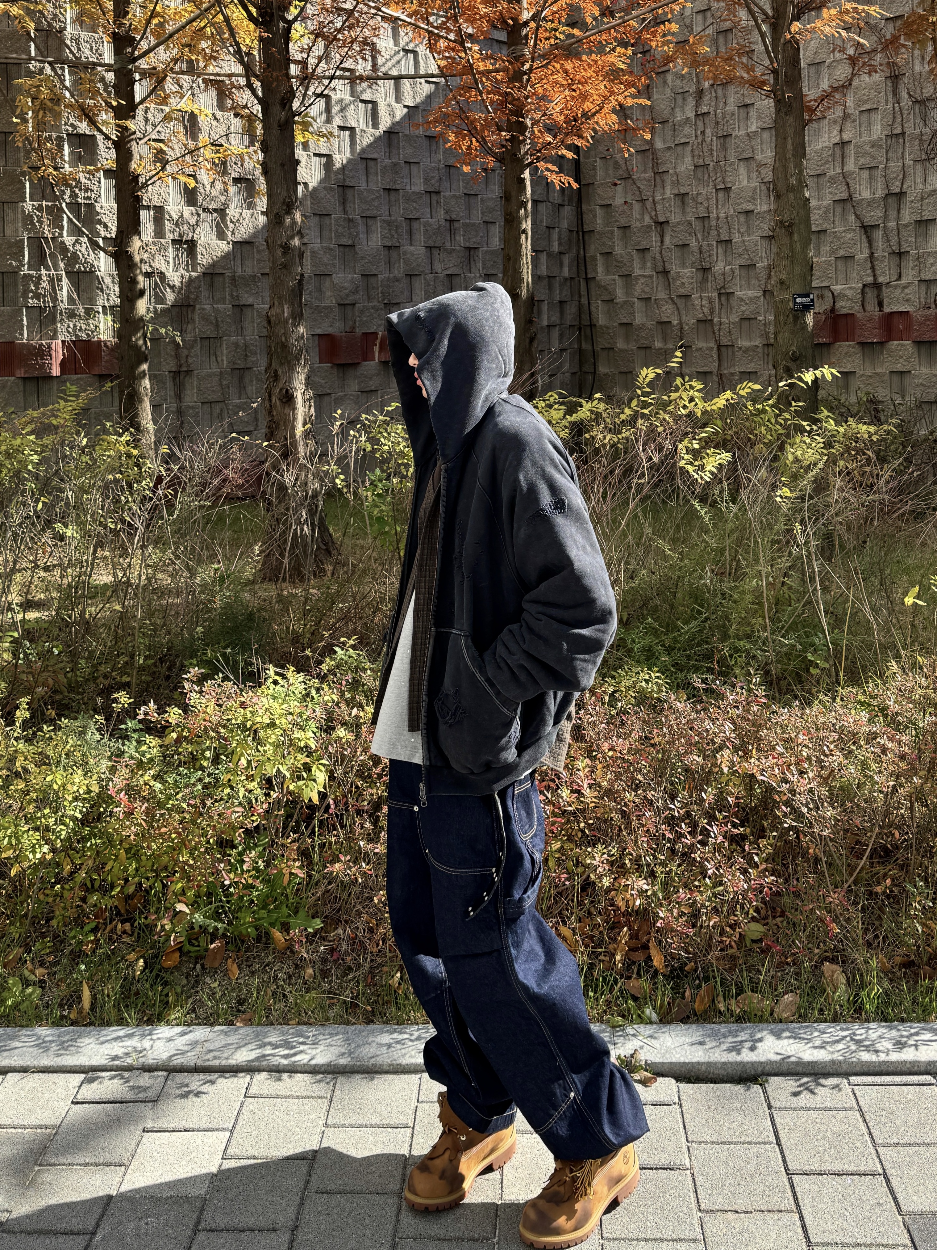 Timberland x Surgery 6 inch Boot Yellow - Wide, Nonnod x Shinsegae Distressed Zip-Up Hoodie Washed Black 착용 스타일 - 1