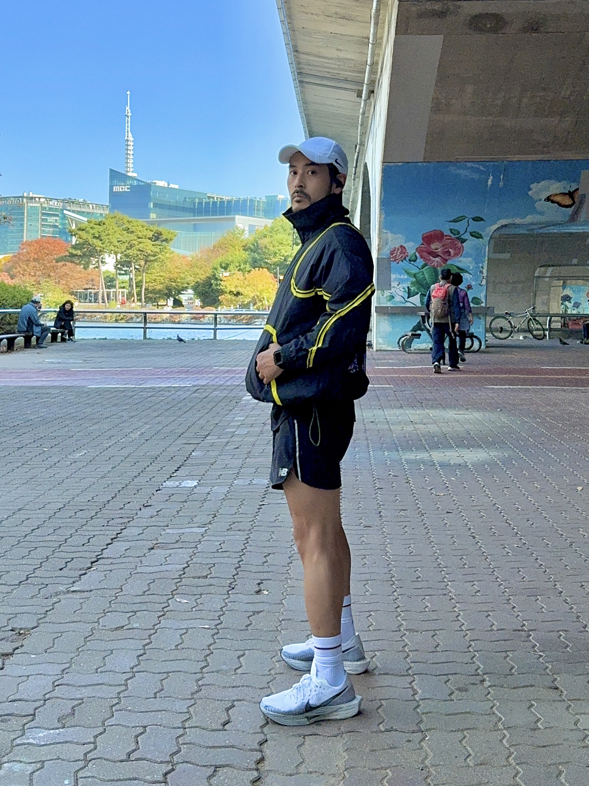 Nike ZoomX Vaporfly Next% 3 White Grey, Nike x Drake Nocta Club Cap White 착용 스타일 - 2