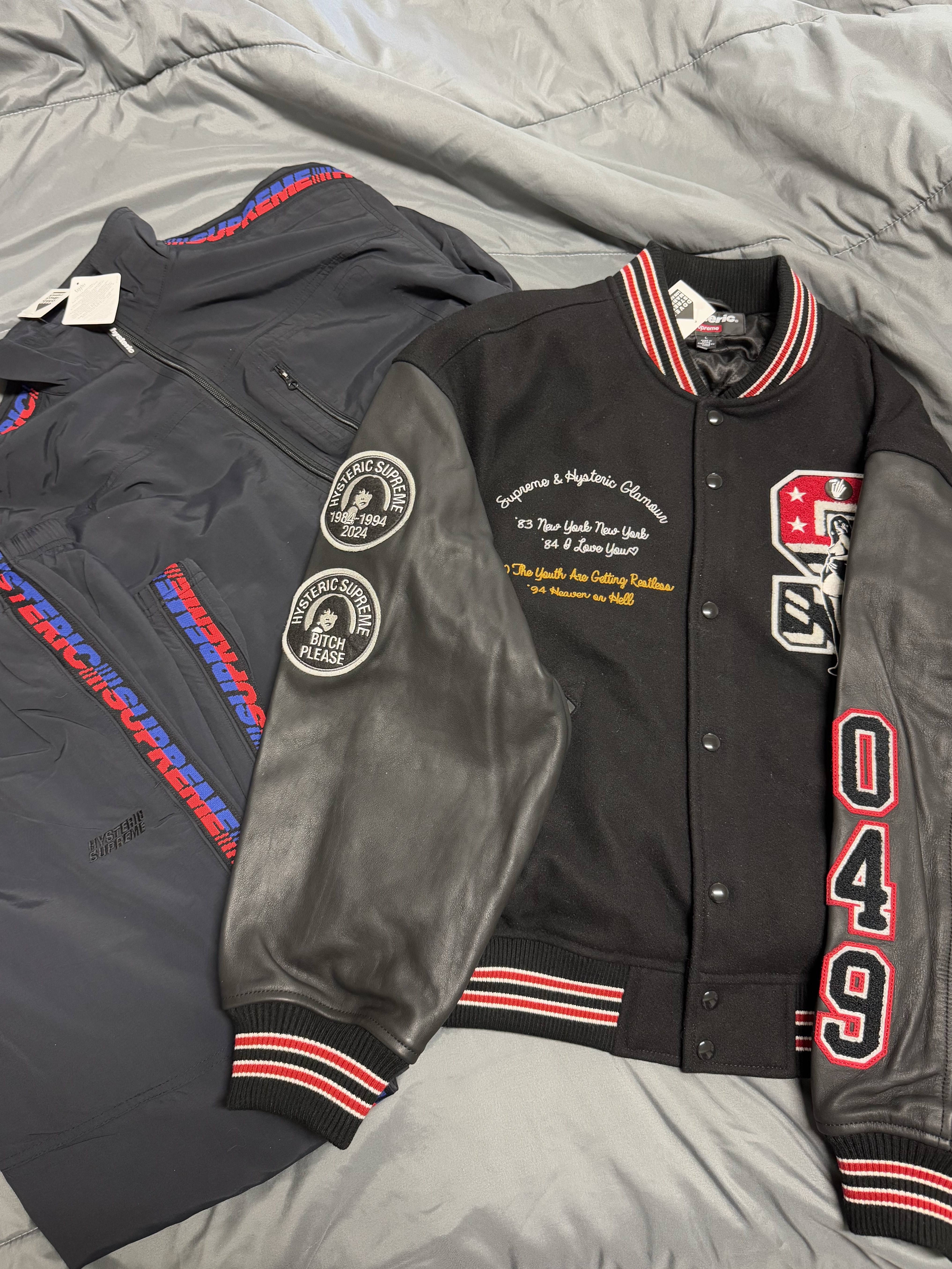 Supreme x Hysteric Glamour Varsity Jacket Black - 24FW, Supreme x Hysteric Glamour Track Jacket Black - 24FW 착용 스타일 - 3