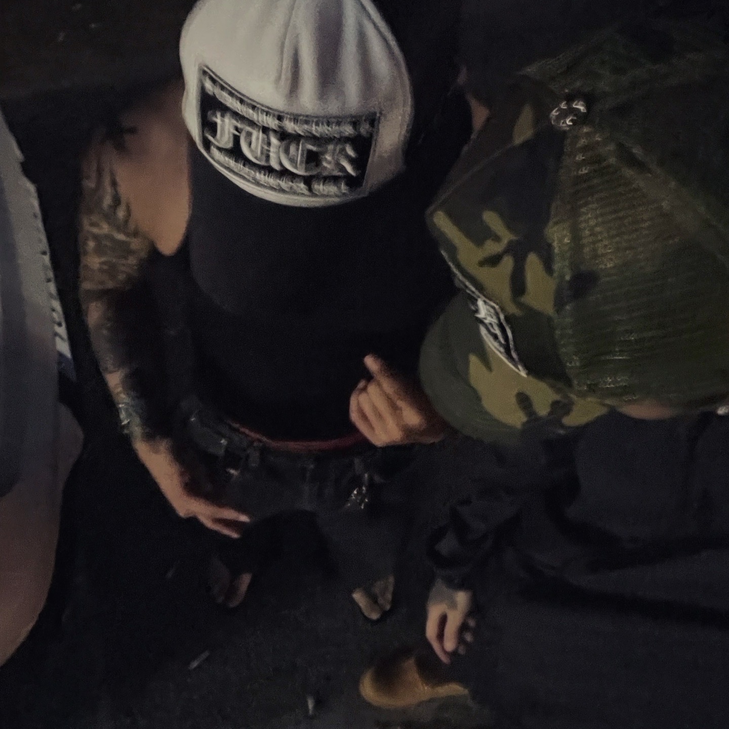 Chrome Hearts Fuck Hollywood Trucker Hat Black White, Hansroom Chrome Hearts Tiny CH cross Charm 착용 스타일 - 1