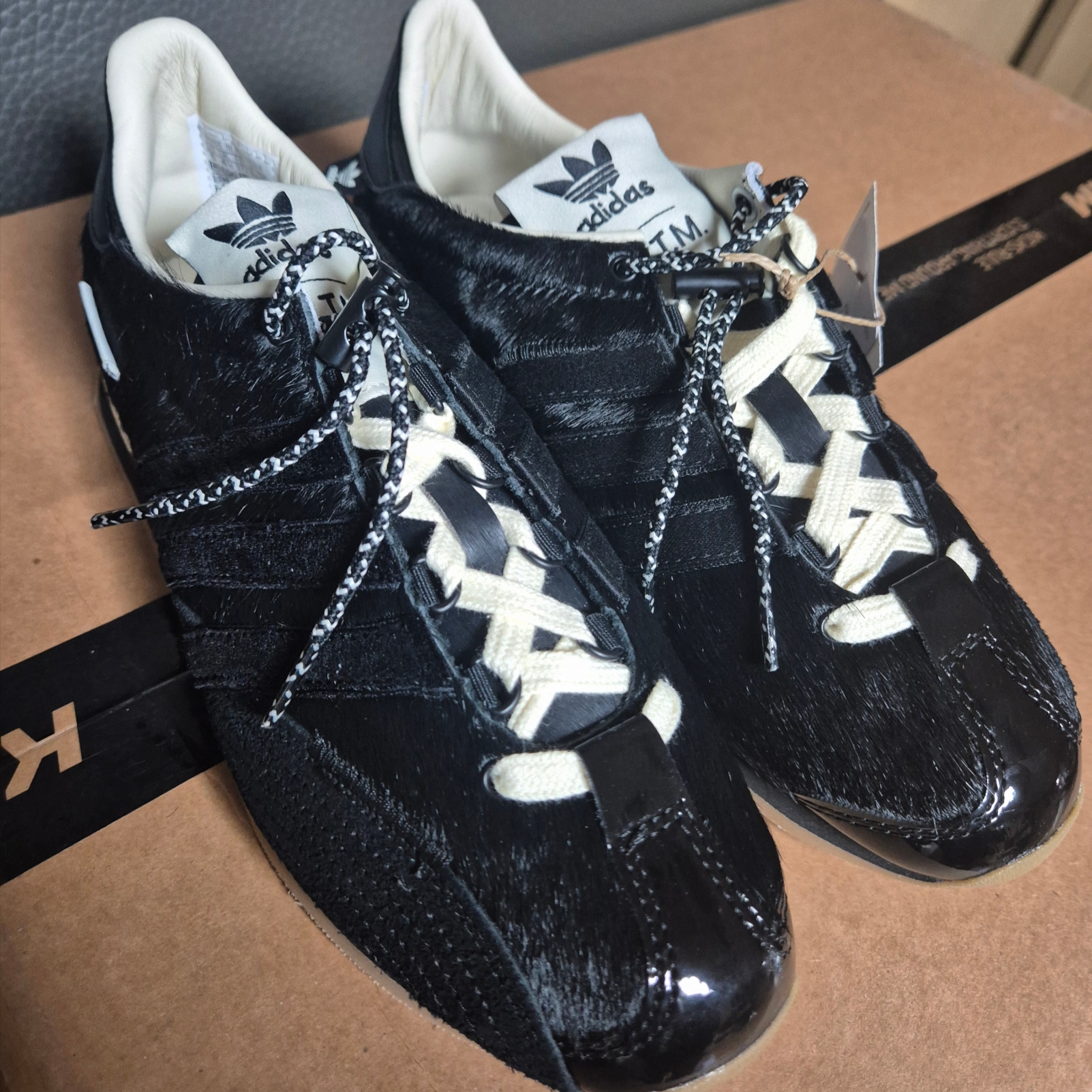 Adidas x Song for the Mute Country OG Core Black Cream White 착용 스타일