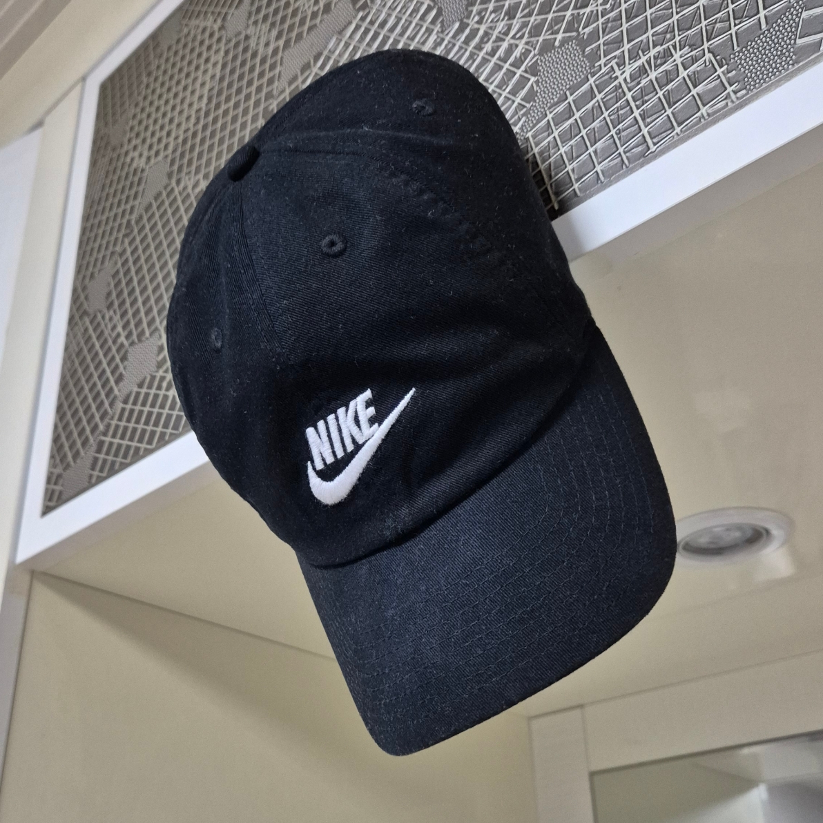 Nike Club Unstructured Futura Washed Cap Black 착용 스타일