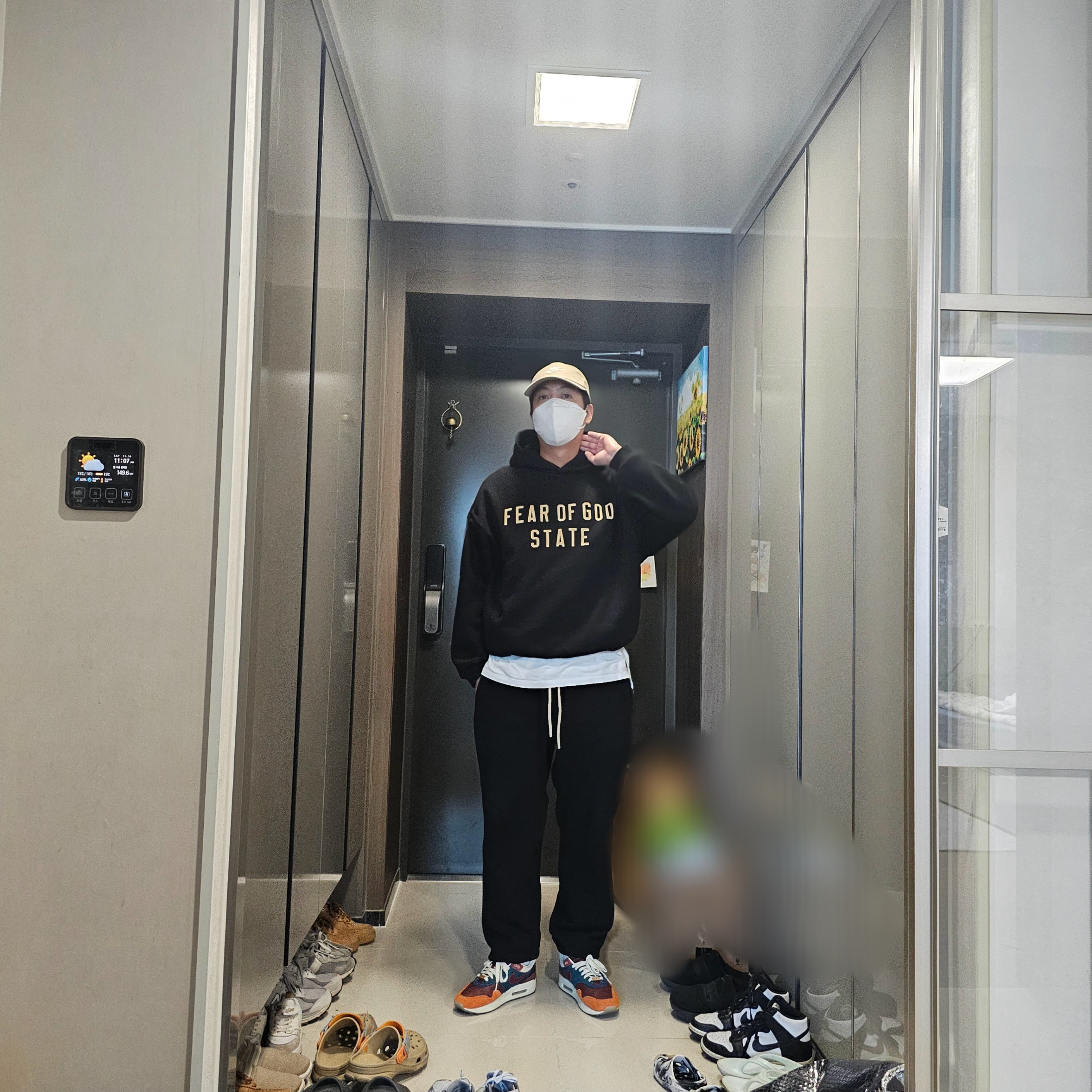 Essentials Fleece State Hoodie Black - 24FW, Essentials Sweatpants Jet Black - 23FW 착용 스타일 - 3