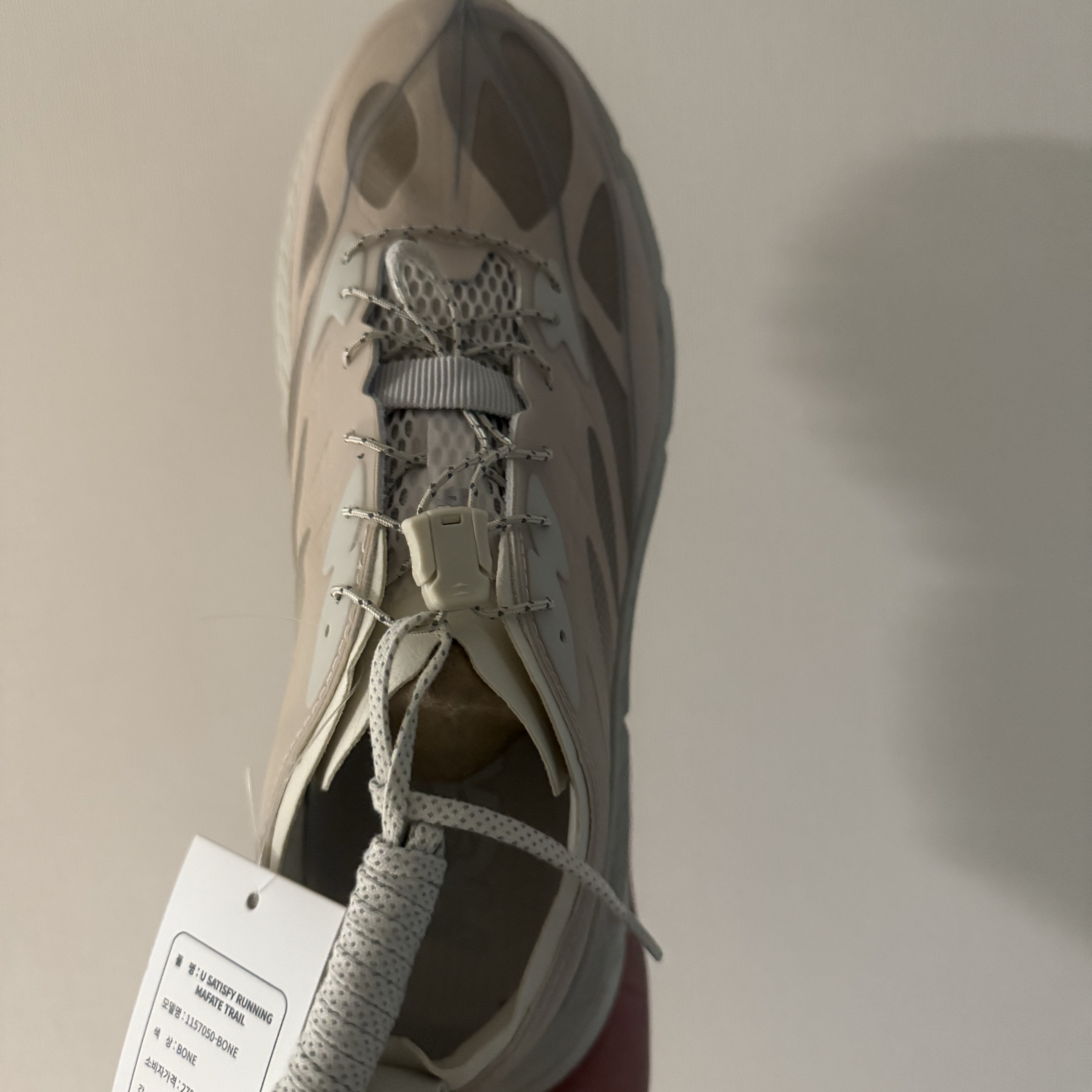Hoka x Satisfy Mafate Speed 4 Lite Coffee, Hoka x Satisfy Mafate Speed 4 Lite Bone 착용 스타일 - 6