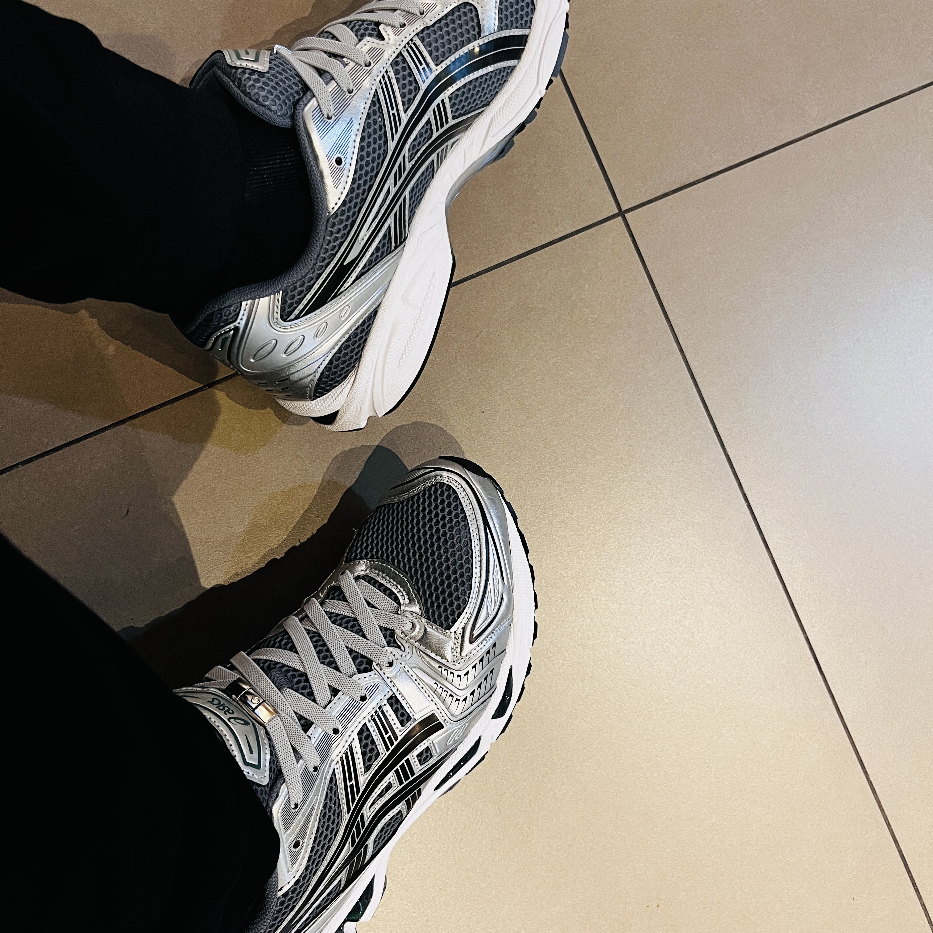 Asics Gel-Kayano 14 Metropolis Jasper Green 착용 스타일