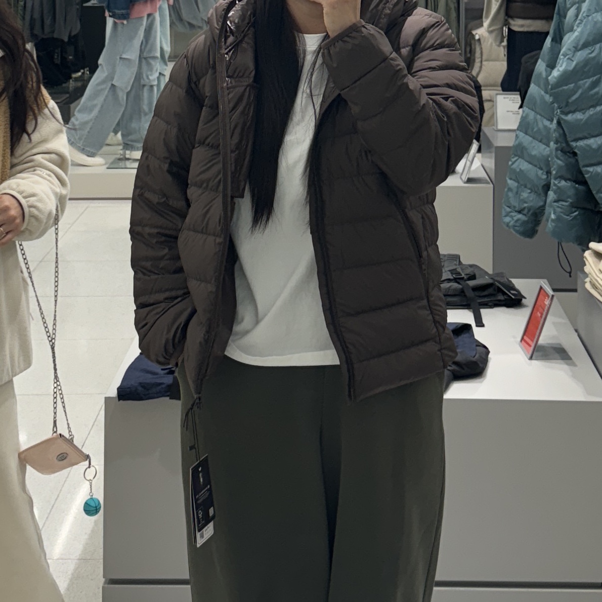 Musinsa Standard City Leisure Hooded Light Down Jacket Black, Musinsa Standard City Leisure Hooded Light Down Jacket Brown 착용 스타일 - 2