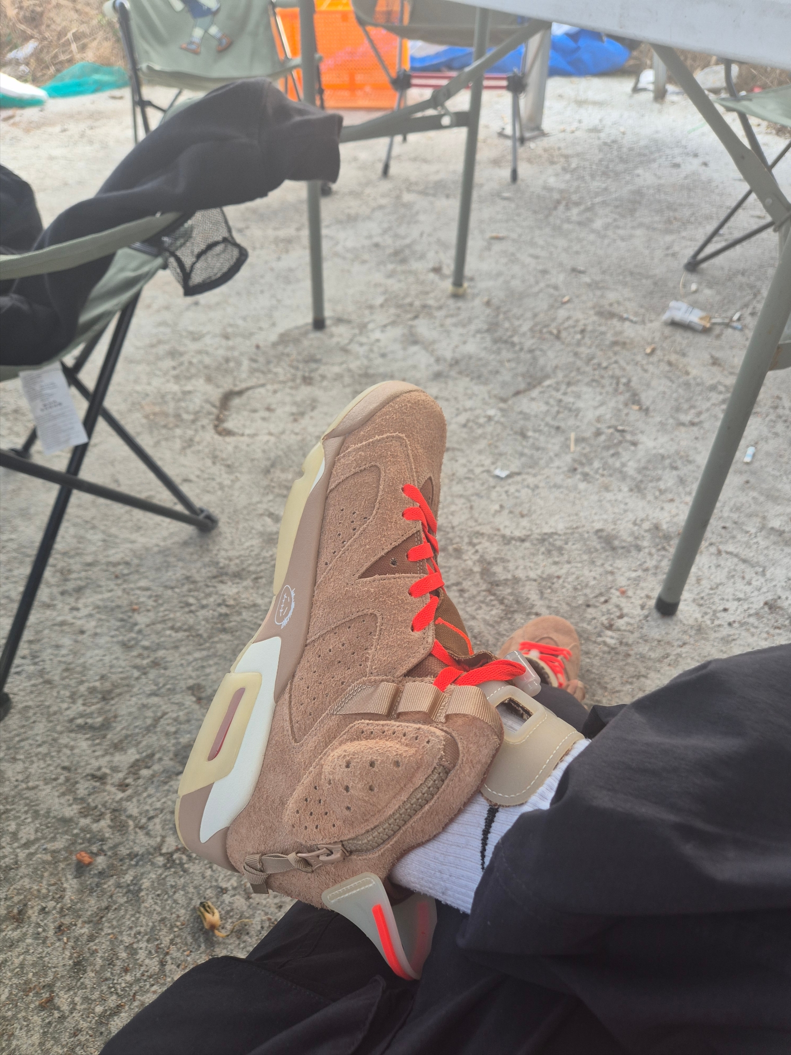 Jordan 6 x Travis Scott Retro SP British Khaki 착용 스타일