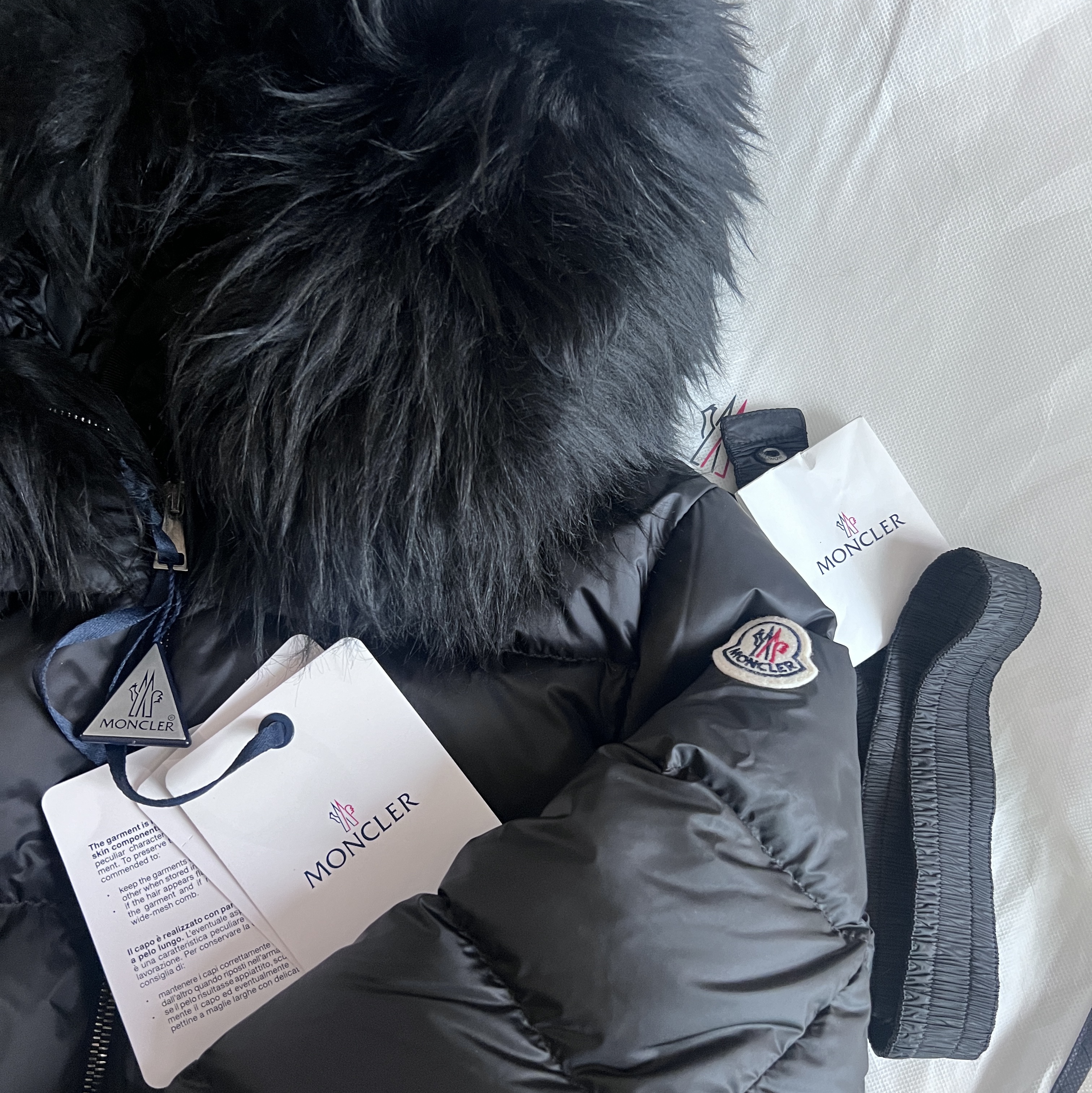 (W) Moncler Boed Short Down Jacket Black - 24FW 착용 스타일