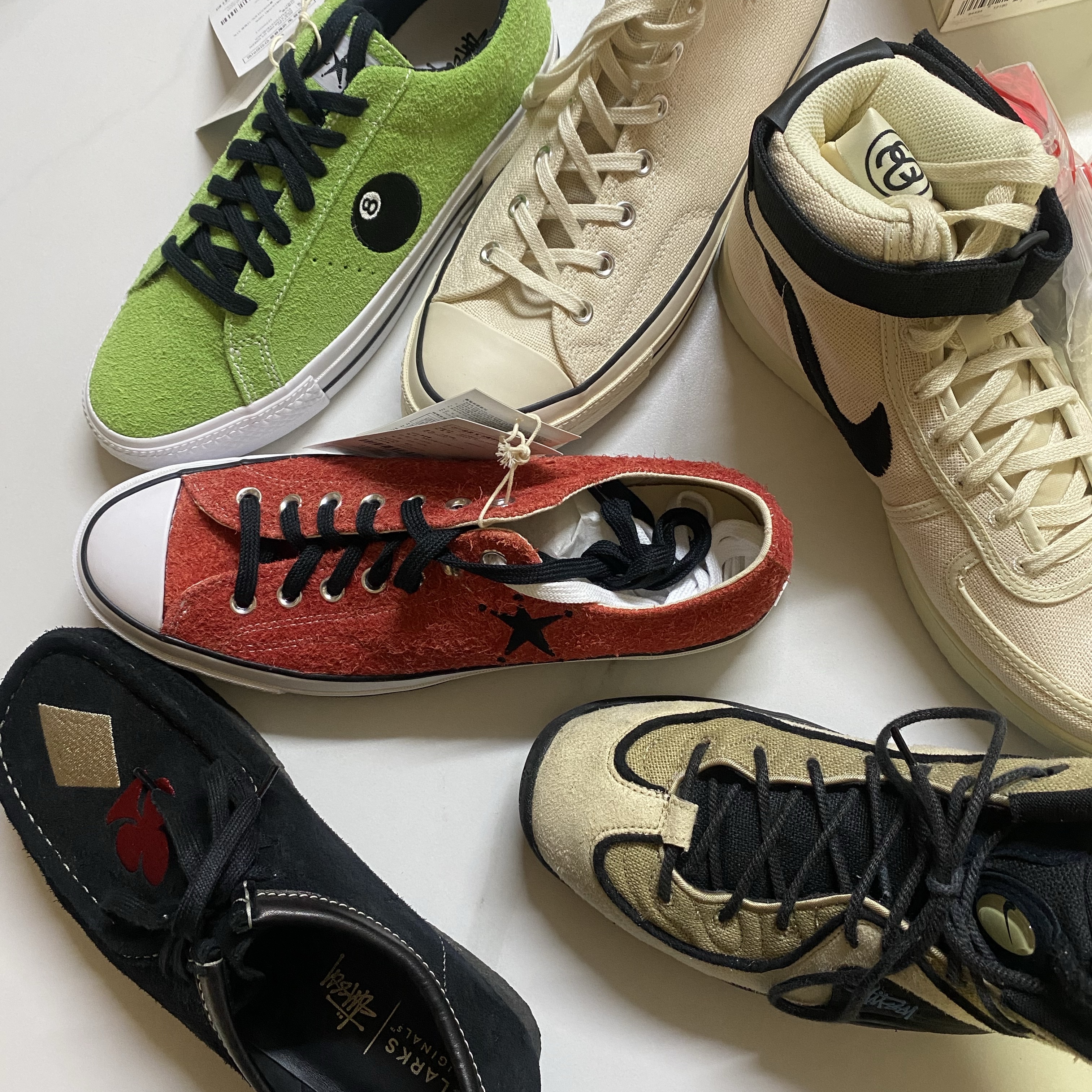 Converse x Stussy One Star Pro Ox 8 Ball Green, Converse x Stussy Chuck 70 Ox Poppy Red 착용 스타일