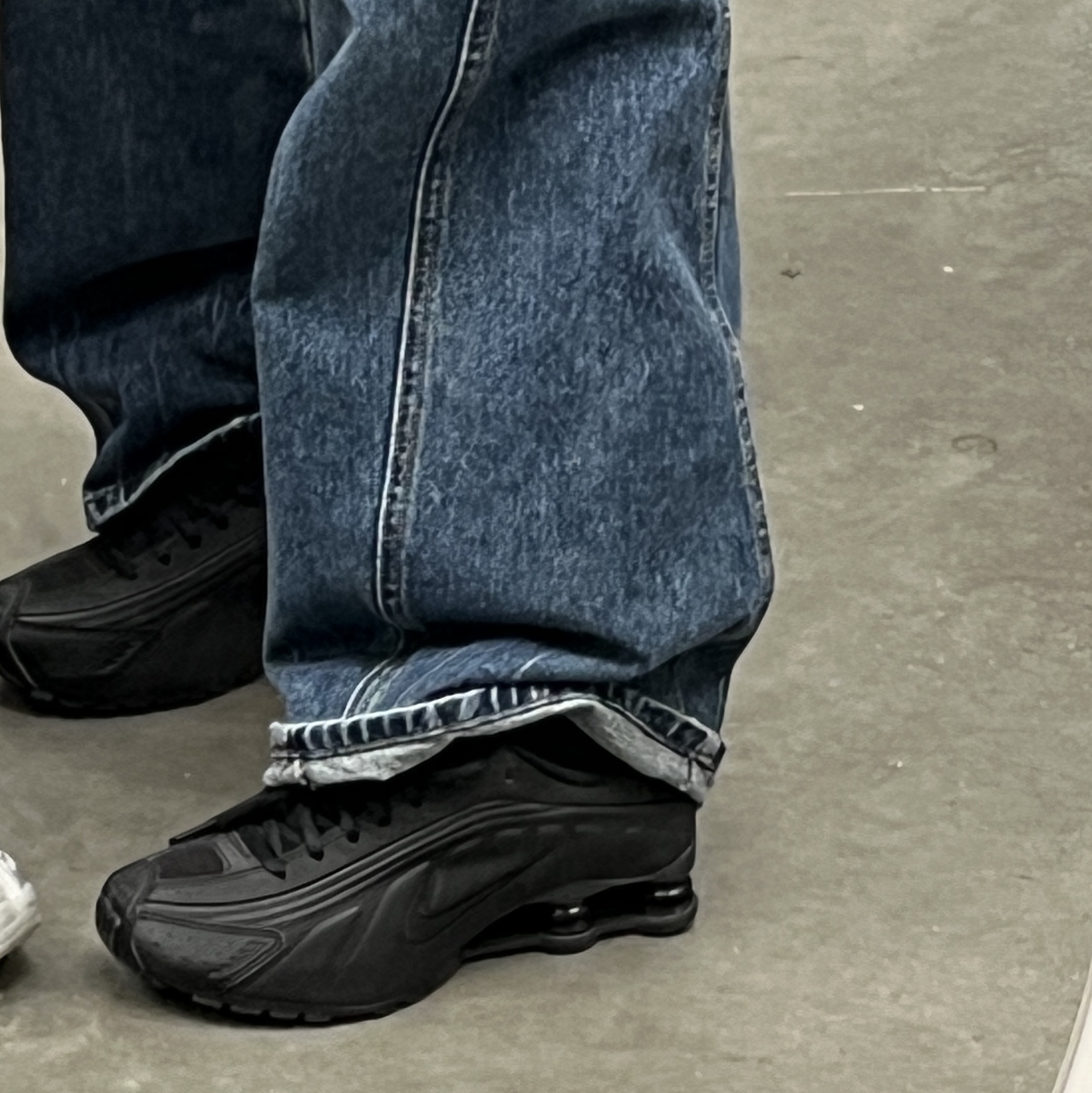 (W) Nike Shox R4 Black 착용 스타일