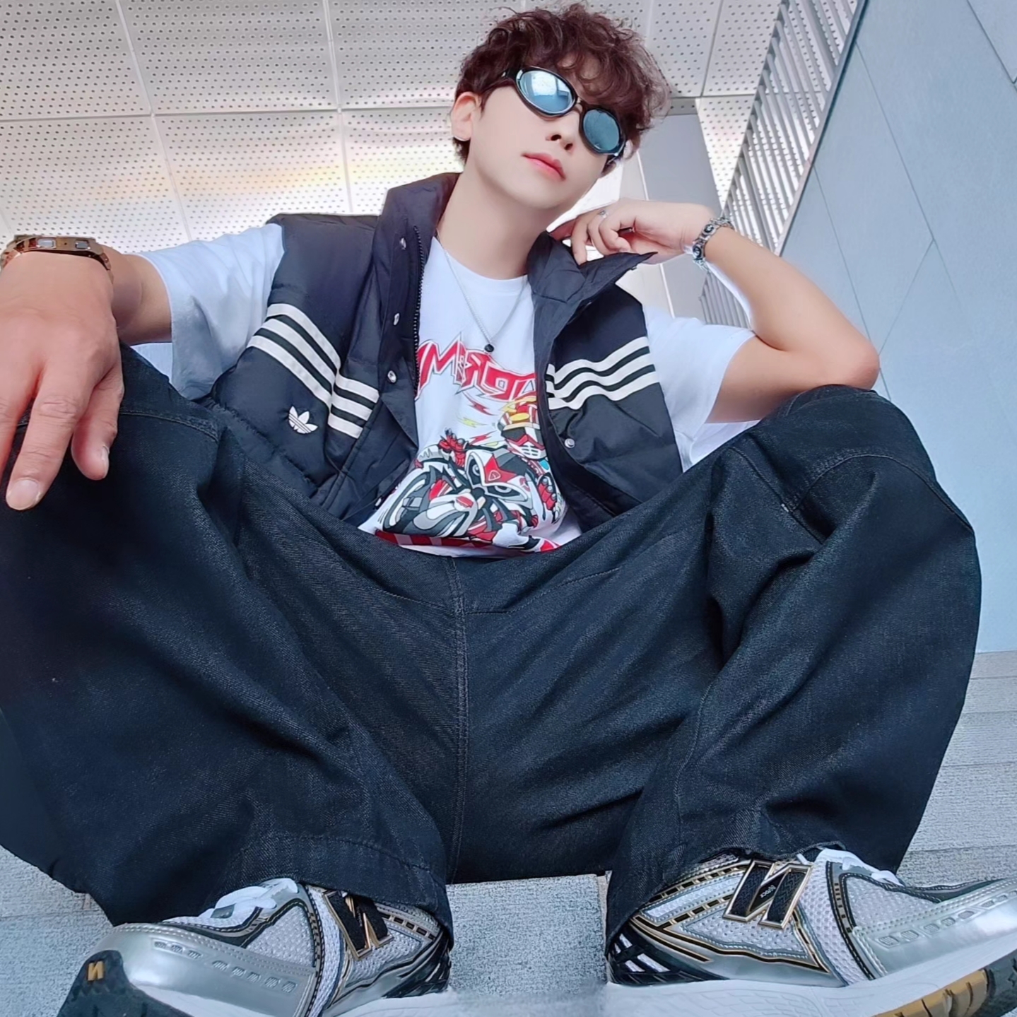 Adidas Originals 70s Padded Gilet Black - KR Sizing, Supreme x Ducati Bike T-Shirt White - 24SS 착용 스타일 - 8