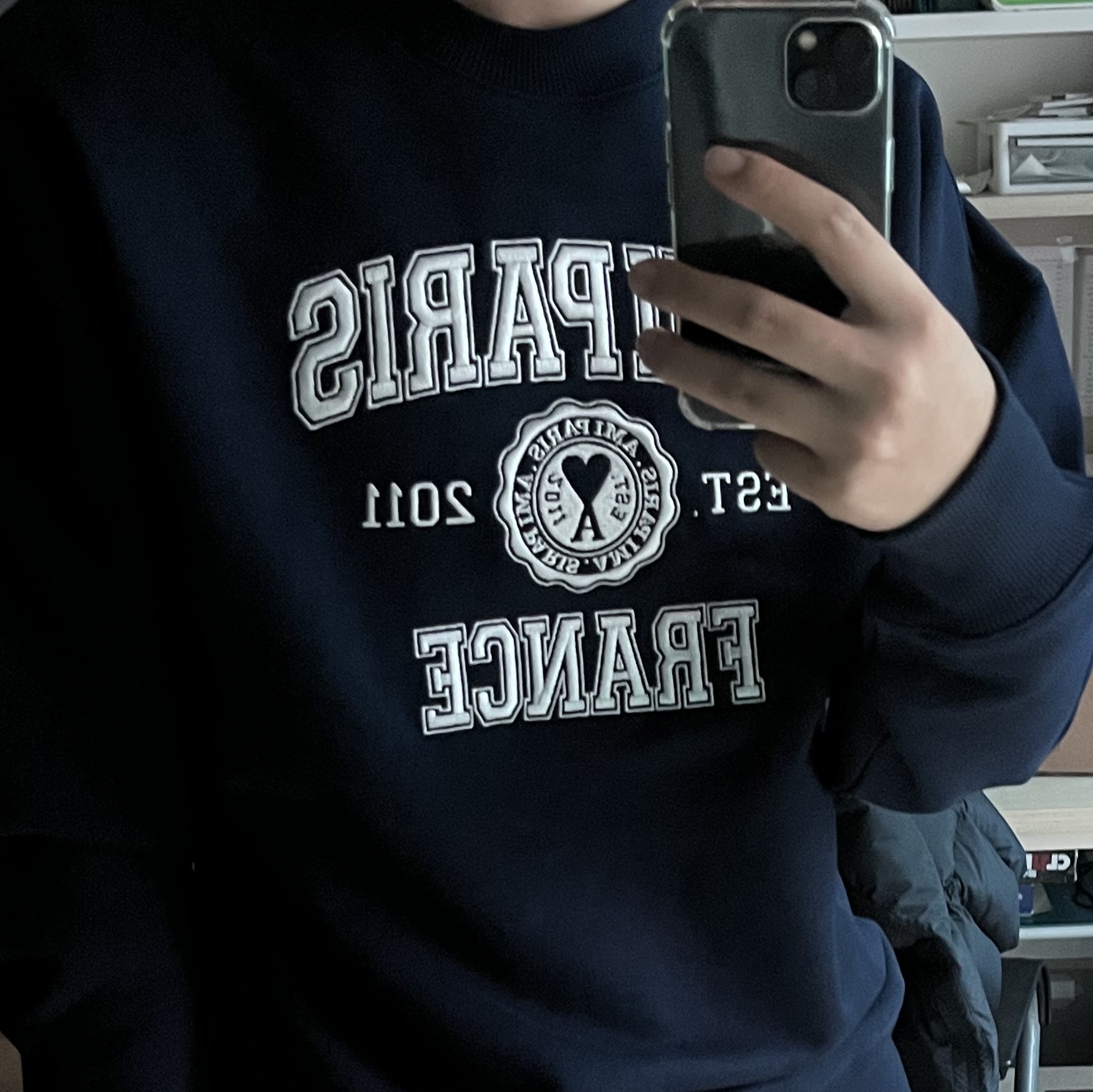 Ami Paris France Crewneck Sweatshirt Nautic Blue 착용 스타일 - 2