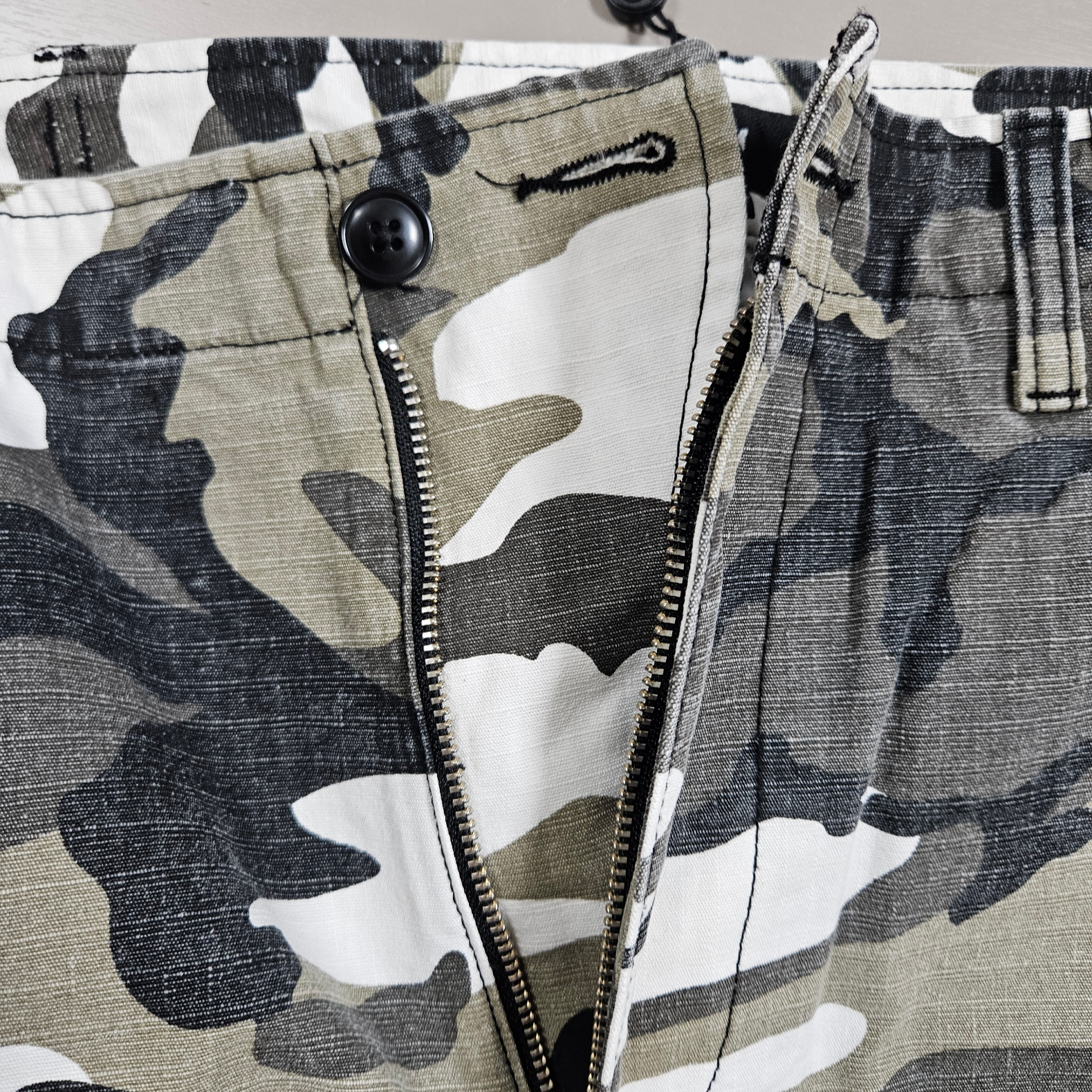 Stussy Ripstop Military Cargo Pants Ripstop Snow Camo, Supreme x Futura x New Era Snow Camo - 24SS 착용 스타일 - 7