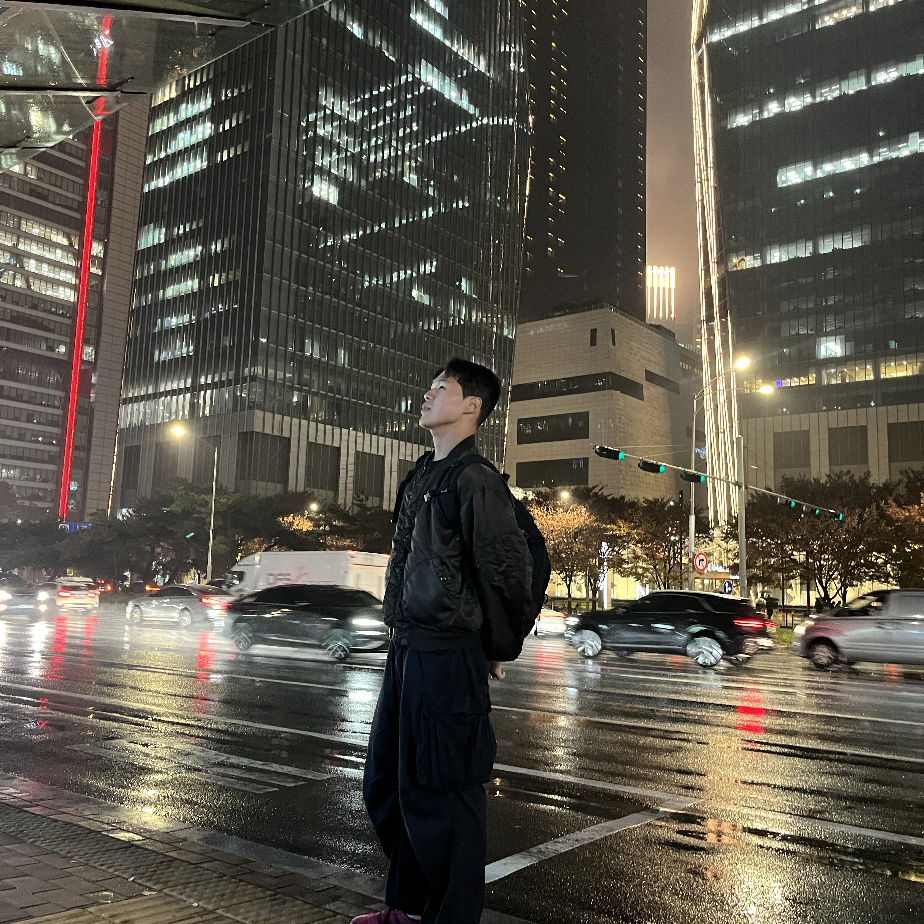Adidas Tobacco Gruen Collegiate Burgundy, Supreme Backpack Black - 18FW 착용 스타일 - 1
