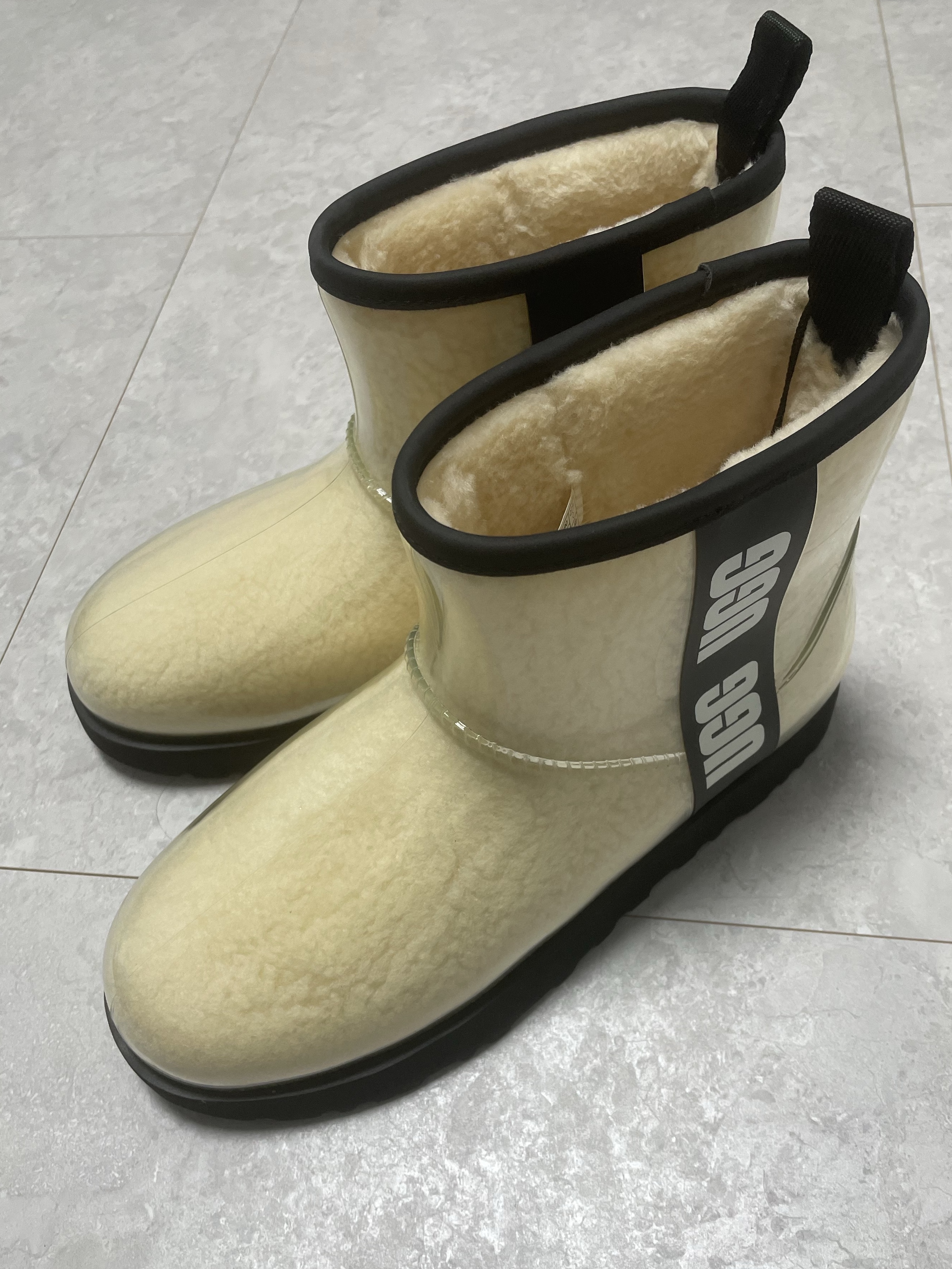 (W) UGG Classic Clear Mini Boots Natural Black 착용 스타일