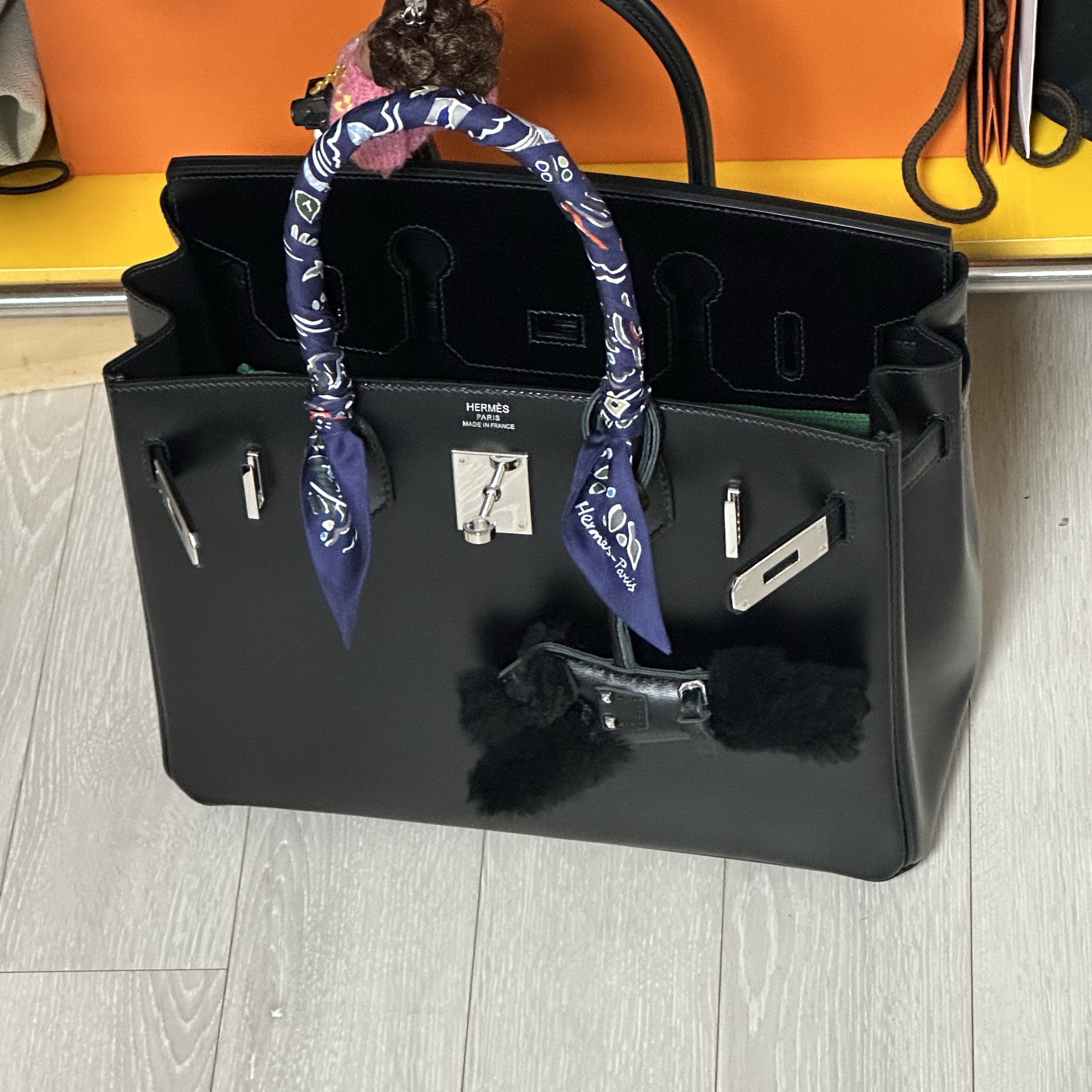 Hermes Budy Punk Charm Merino Wool Milo & Noir 착용 스타일