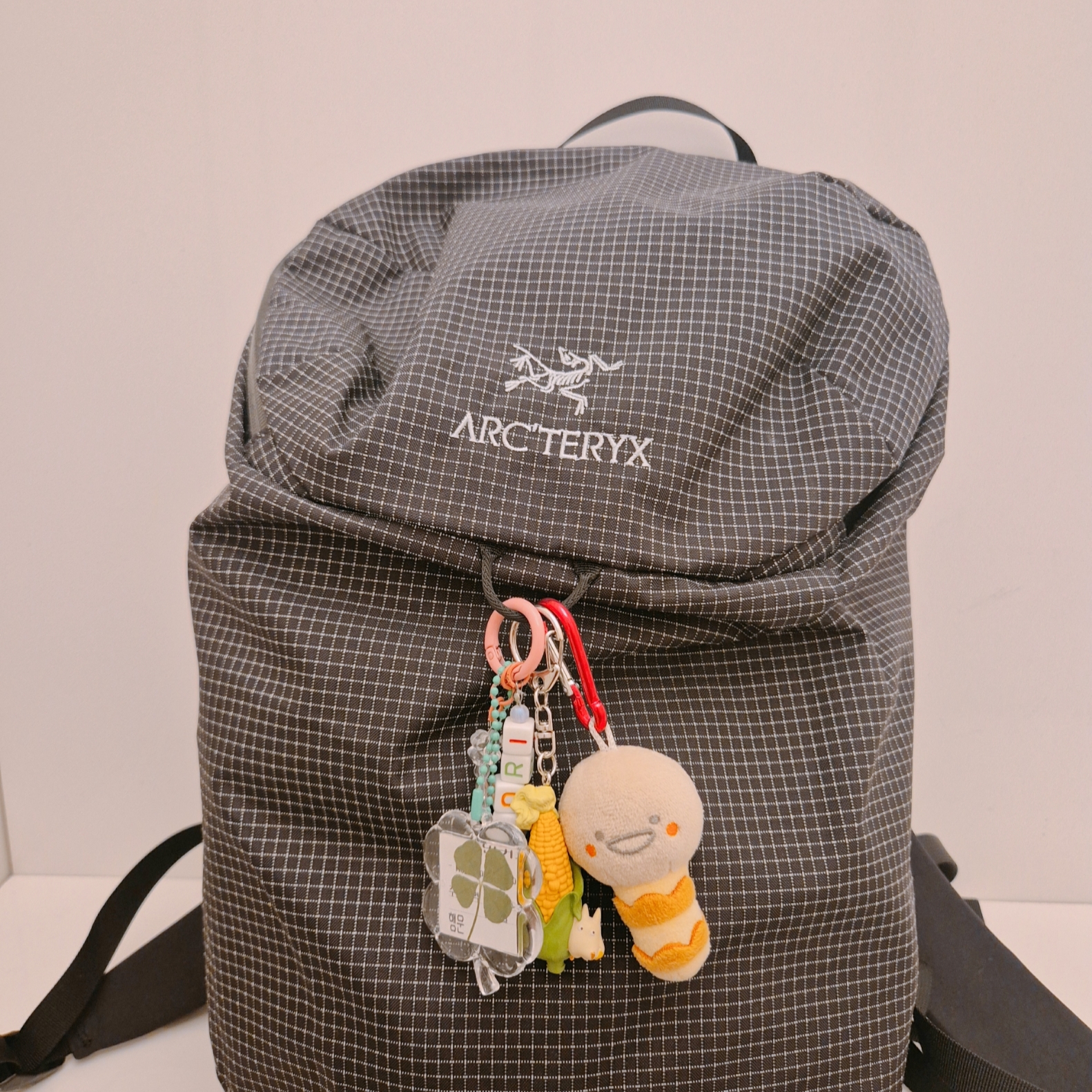 Arc'teryx Konseal 15 Backpack Black 착용 스타일
