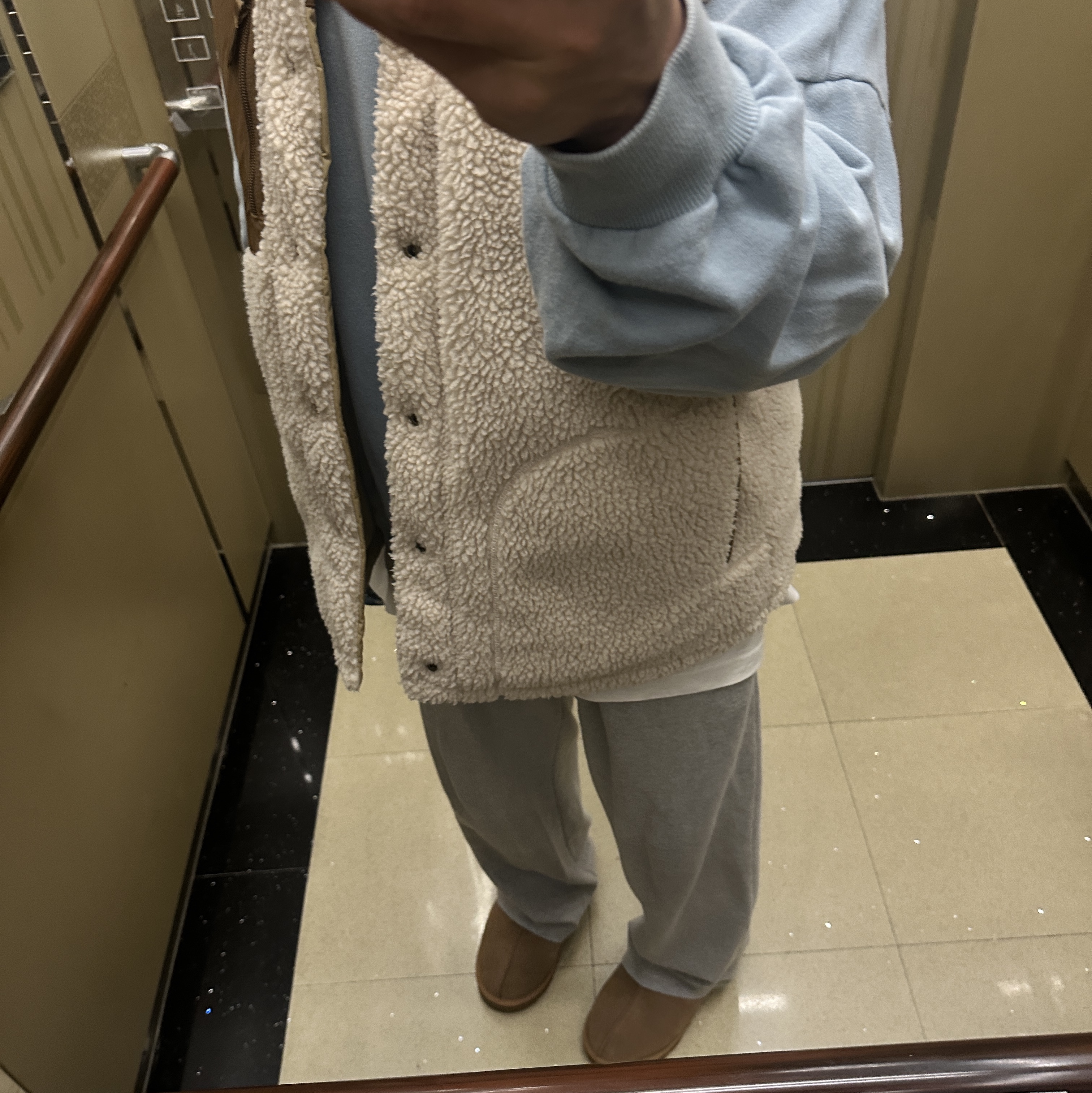 UGG Tasman Slipper Chestnut 착용 스타일