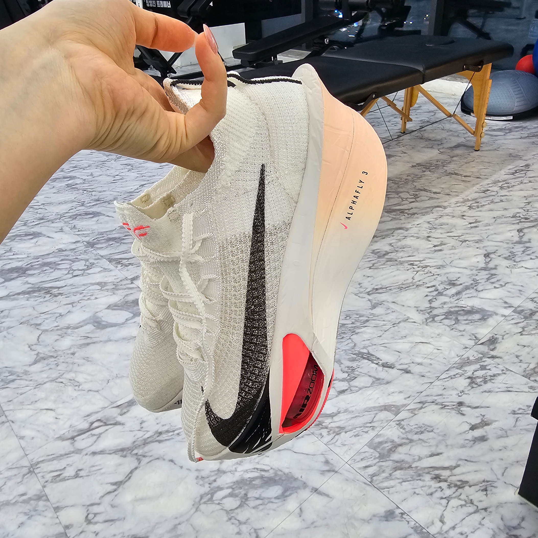 (W) Nike Air Zoom Alphafly Next% 3 Sail Crimson Tint 착용 스타일 - 1