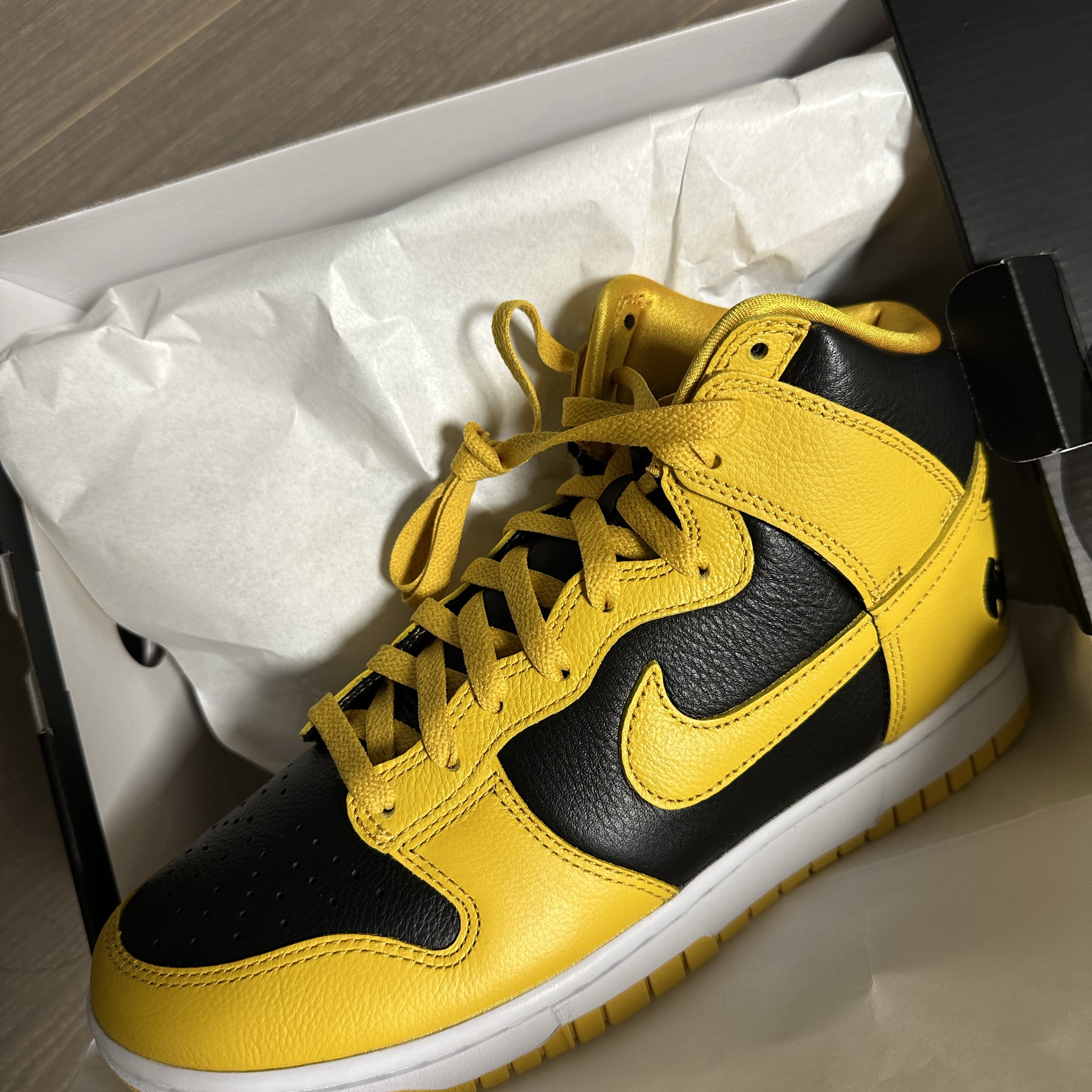 Nike Wu-Tang Clan Dunk High Black and Pollen 착용 스타일