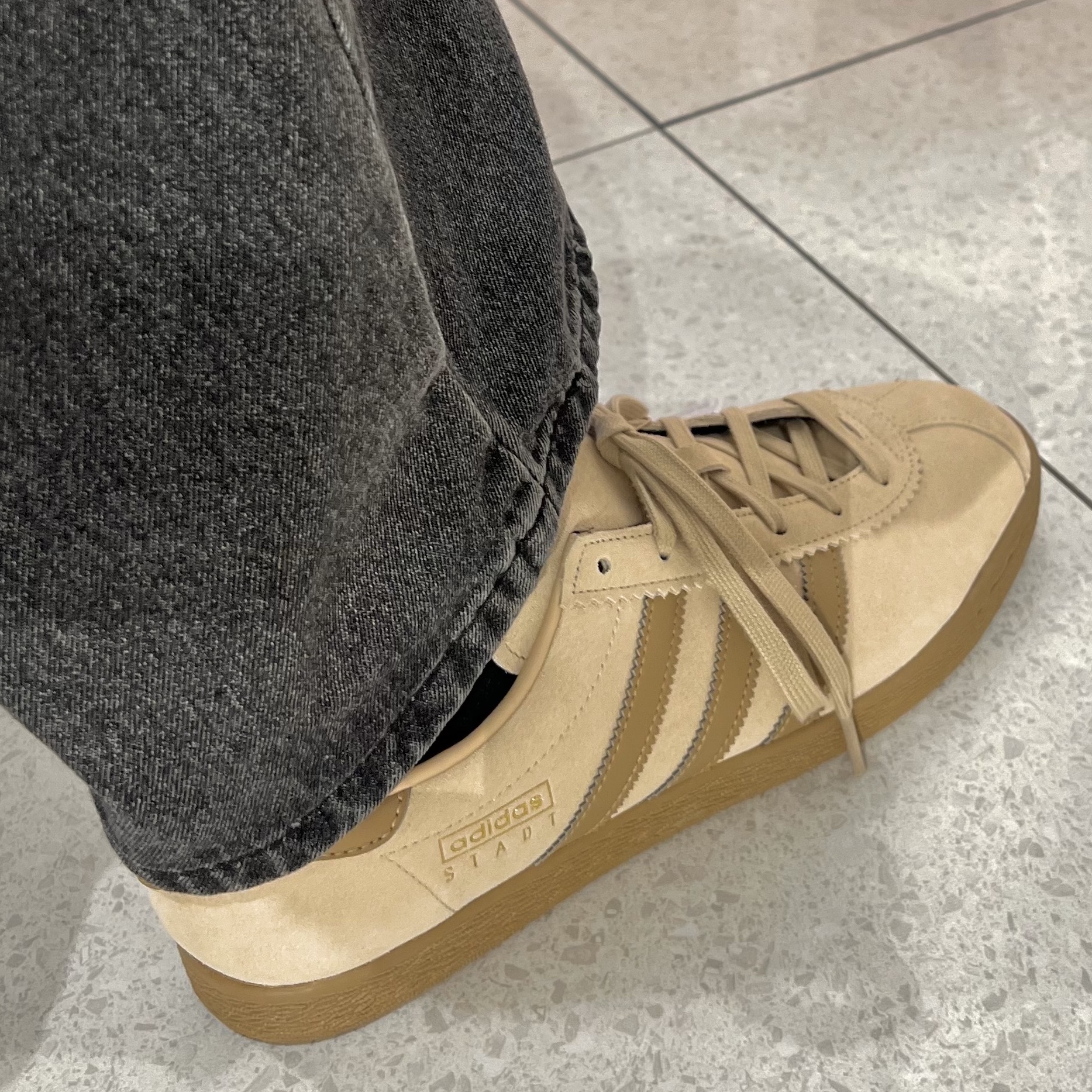 Adidas Stadt Magic Beige 착용 스타일 - 2
