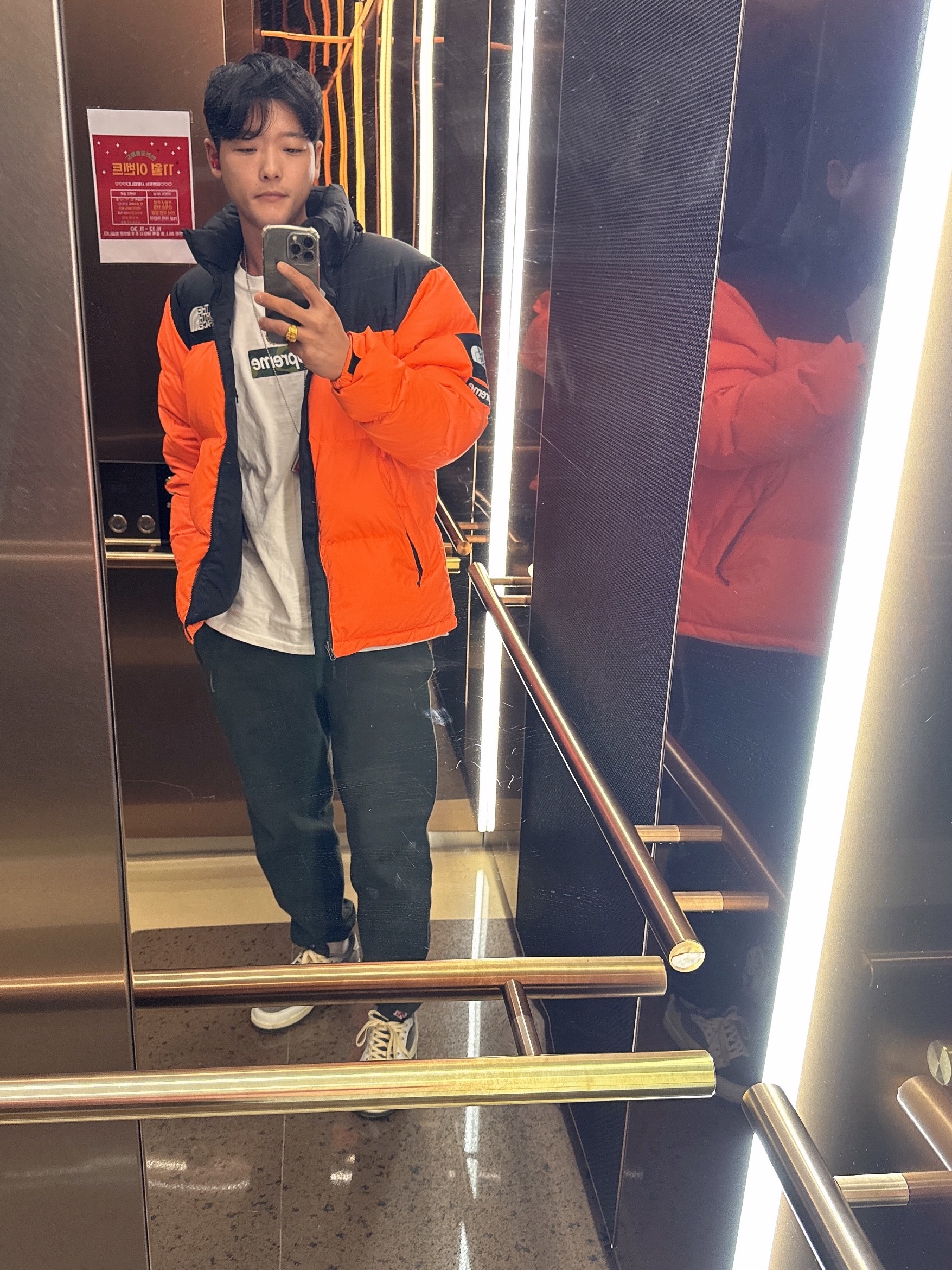 Supreme x The North Face Nuptse Orange - 16FW, Supreme Box Logo T-Shirt White - 23FW 착용 스타일 - 3