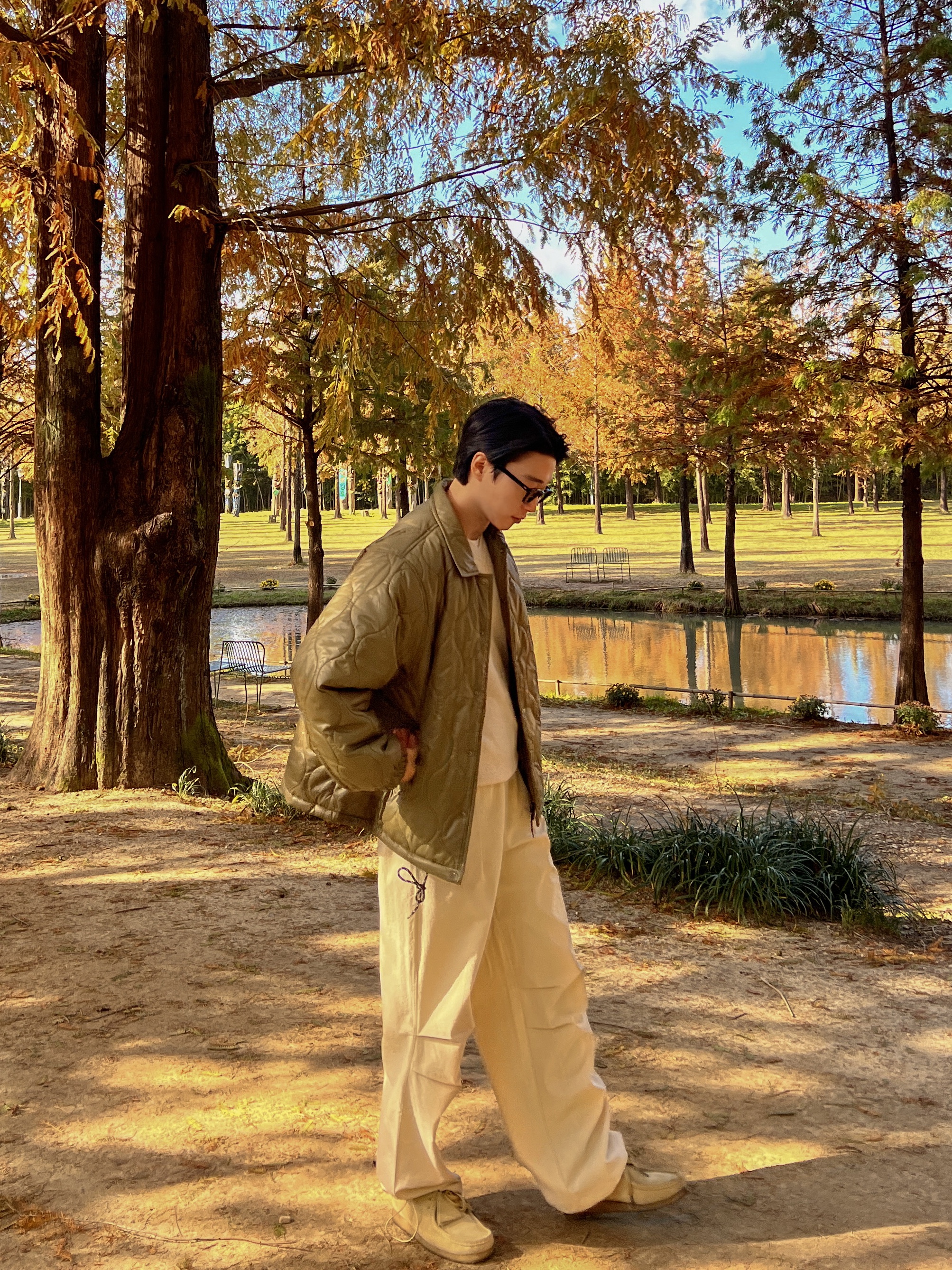 Clarks Wallabee Maple Suede 착용 스타일 - 3