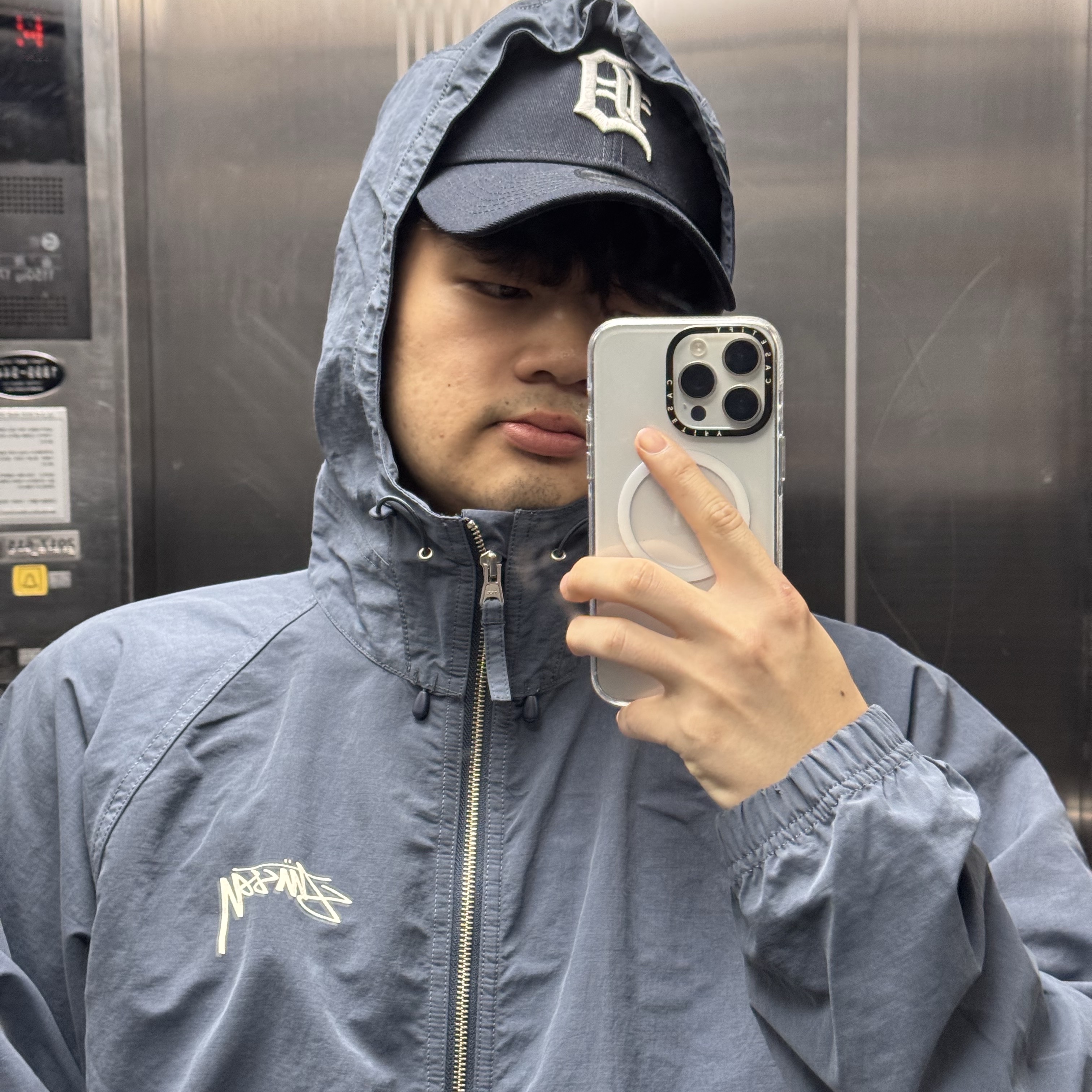 Stussy Wave Dye Beach Shell Jacket Navy 착용 스타일