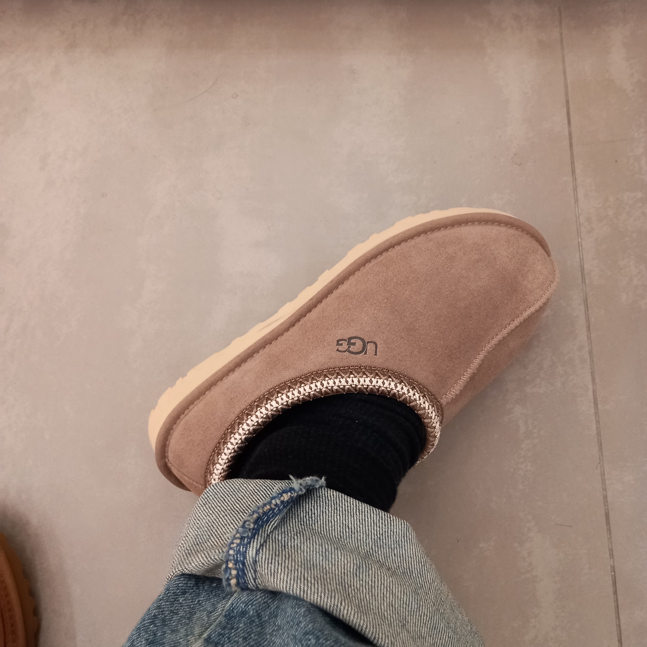 UGG Tasman Weather Hybrid Chestnut Whitecap, UGG Neuman Chestnut 착용 스타일 - 4