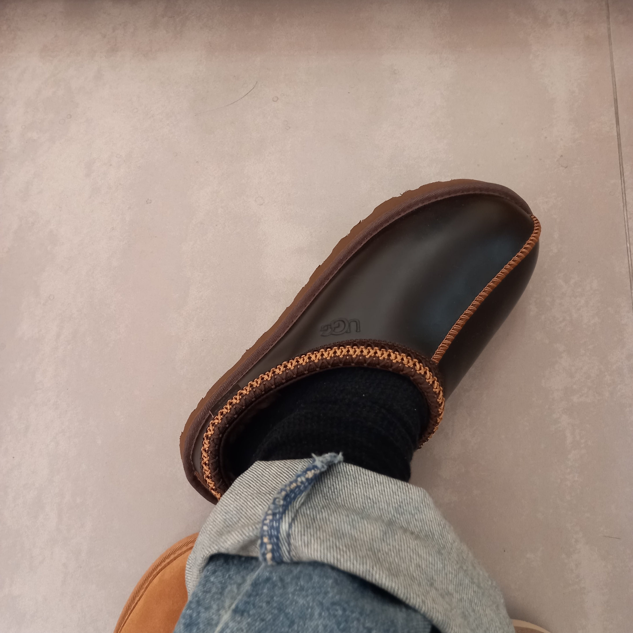 UGG Tasman Weather Hybrid Chestnut Whitecap, UGG Neuman Chestnut 착용 스타일 - 6