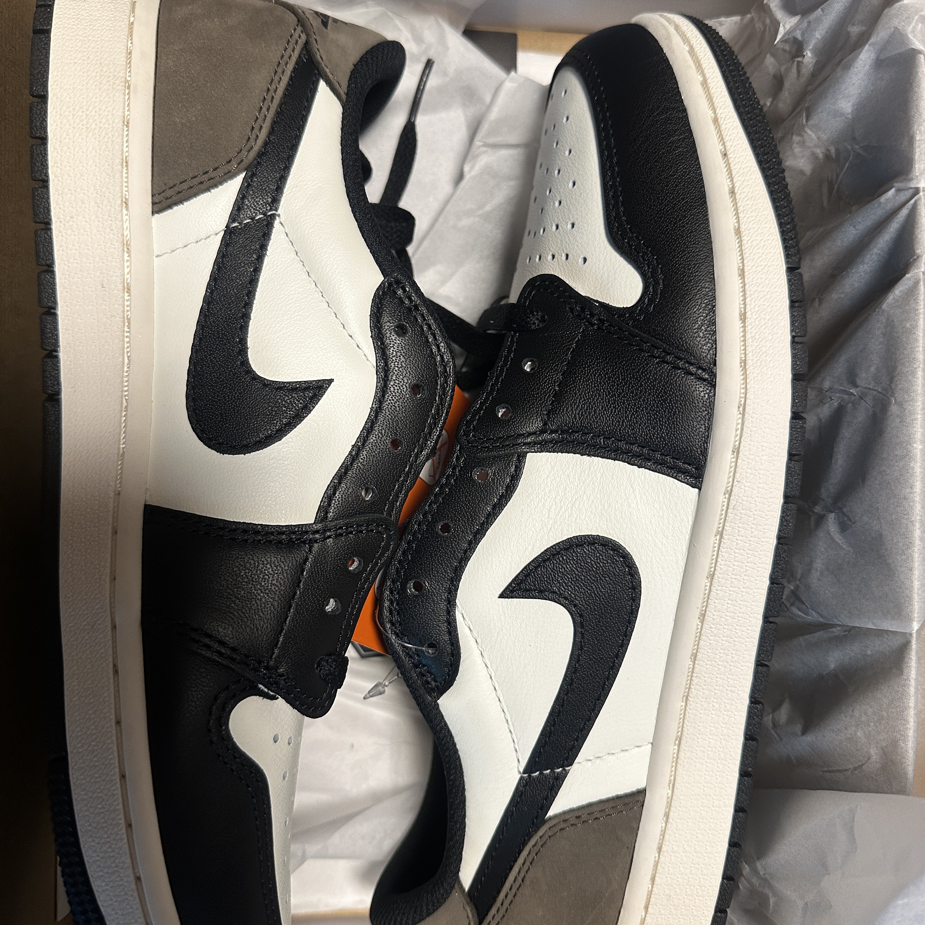Jordan 1 Retro Low OG Mocha 착용 스타일